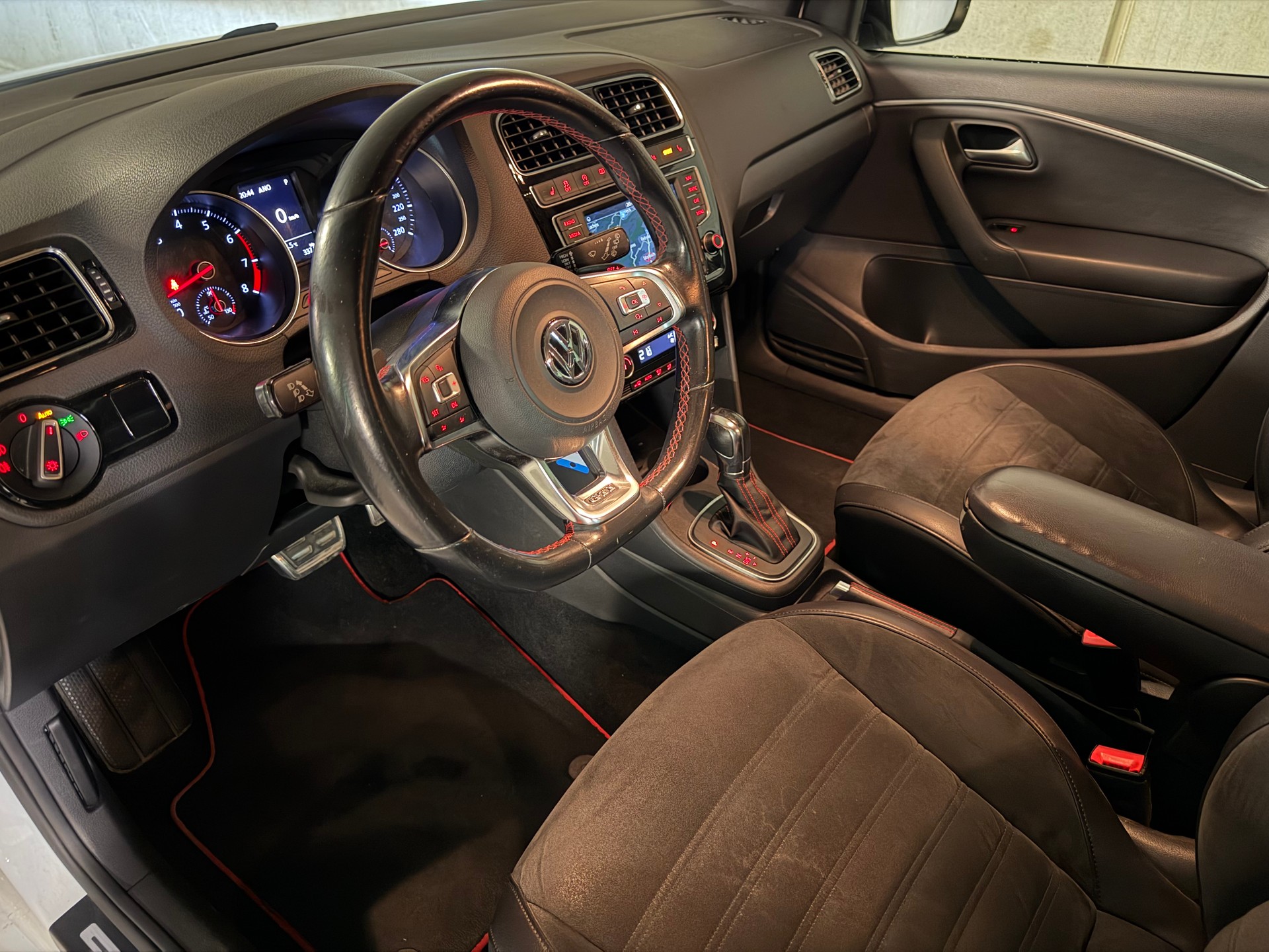 VW Polo 1.8 TSI GTI DSG-image-18