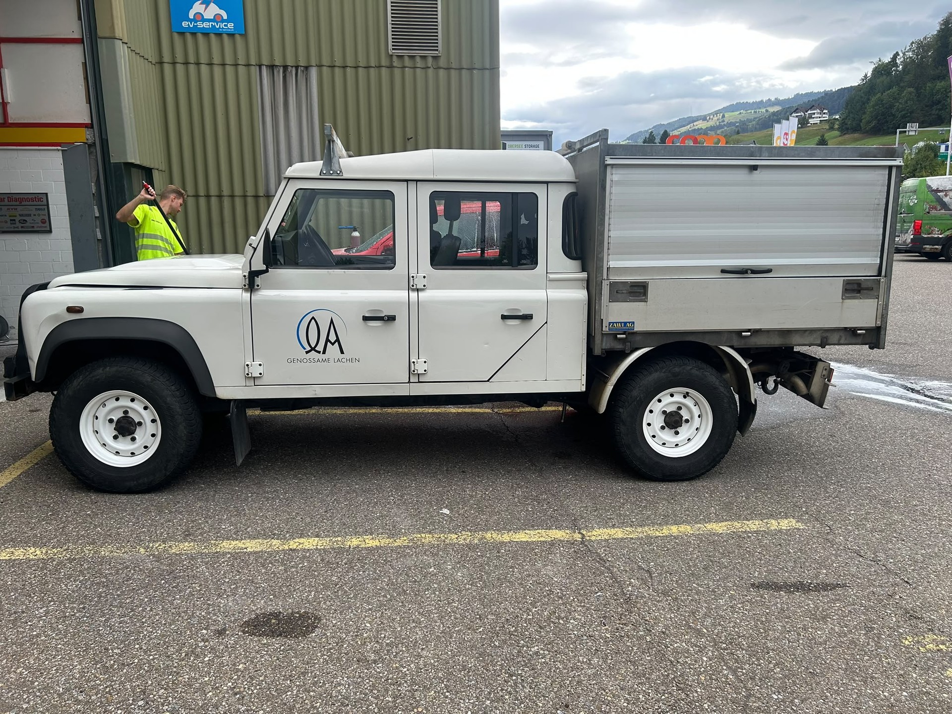 LAND ROVER 130 TD 4-image-0