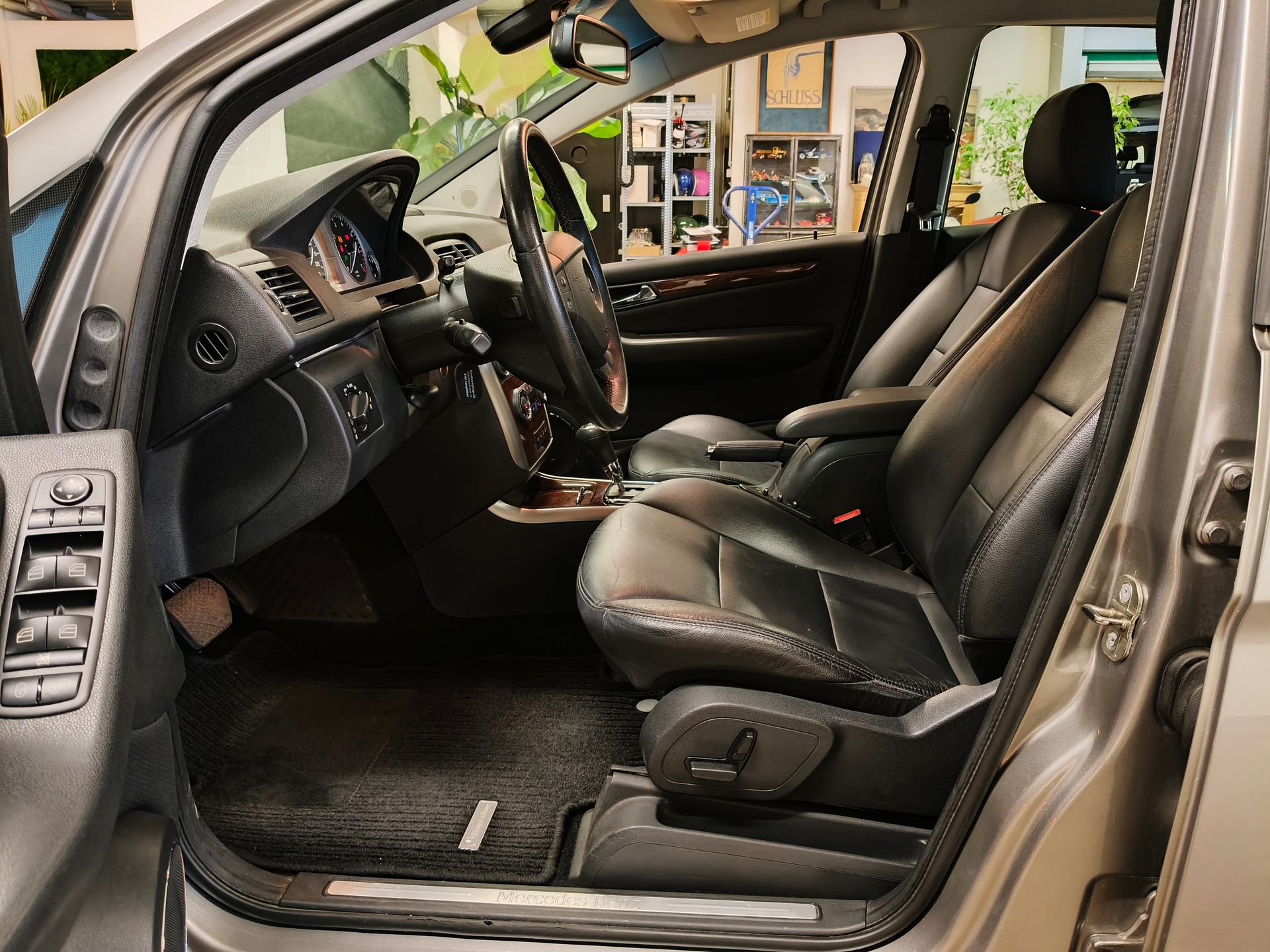 MERCEDES-BENZ B 200 T-image-16