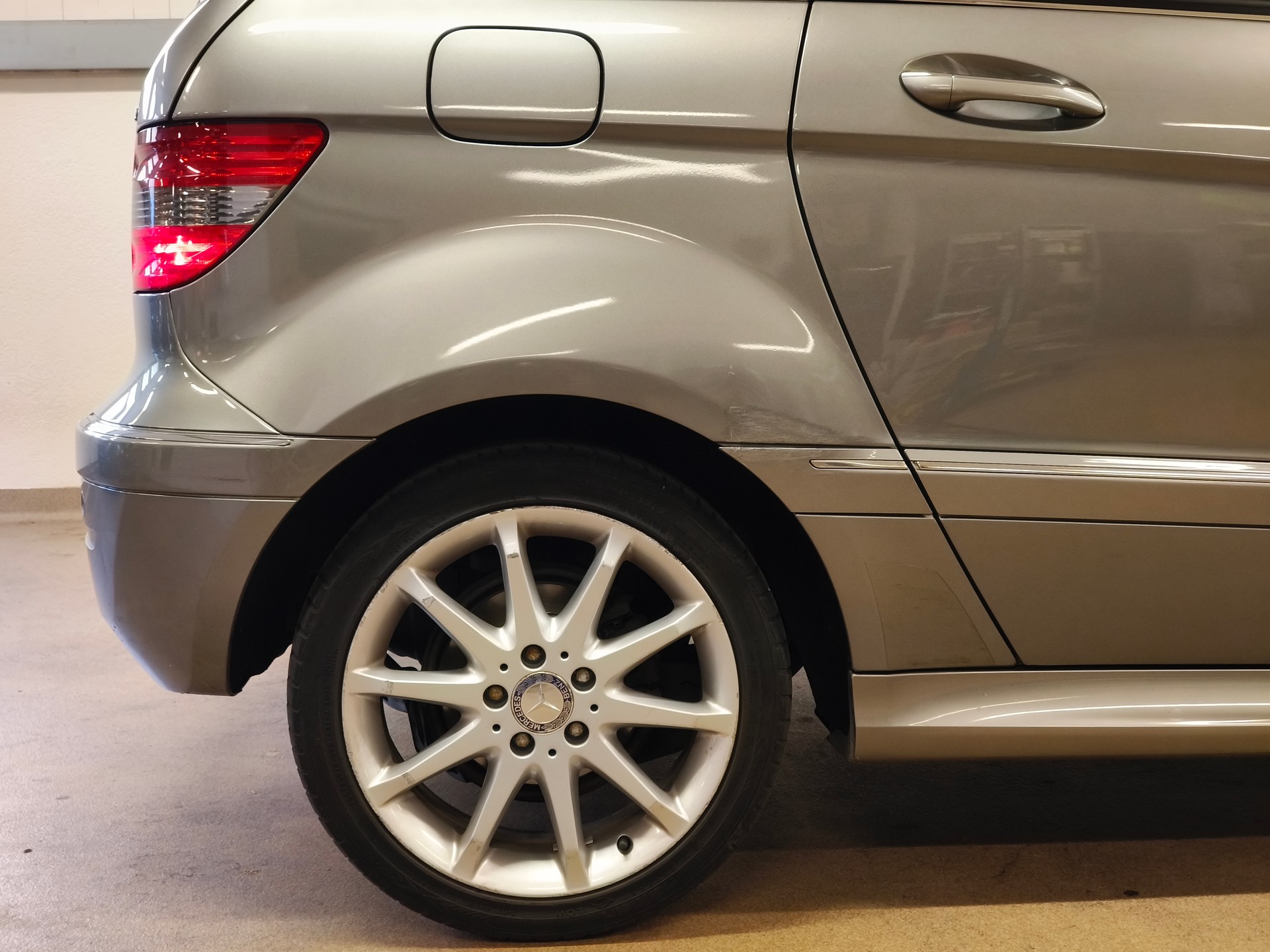 MERCEDES-BENZ B 200 T-image-9