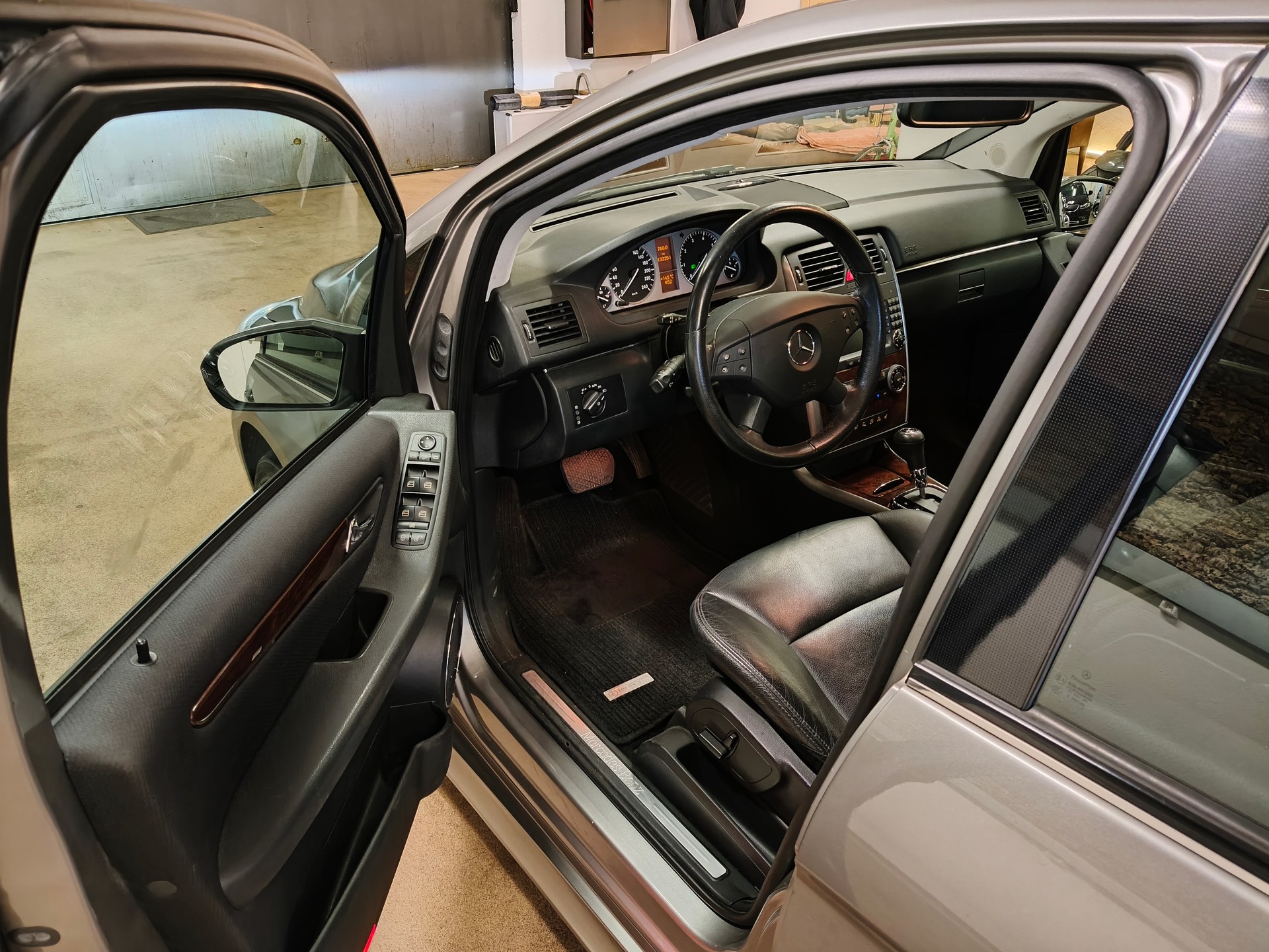 MERCEDES-BENZ B 200 T-image-14