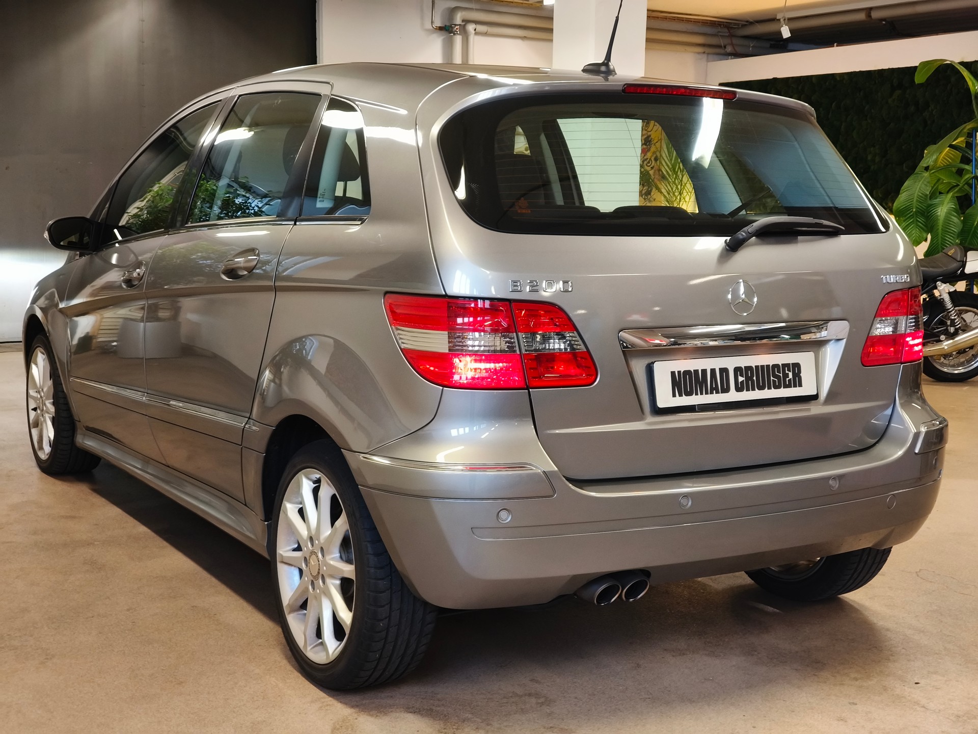 MERCEDES-BENZ B 200 T-image-12