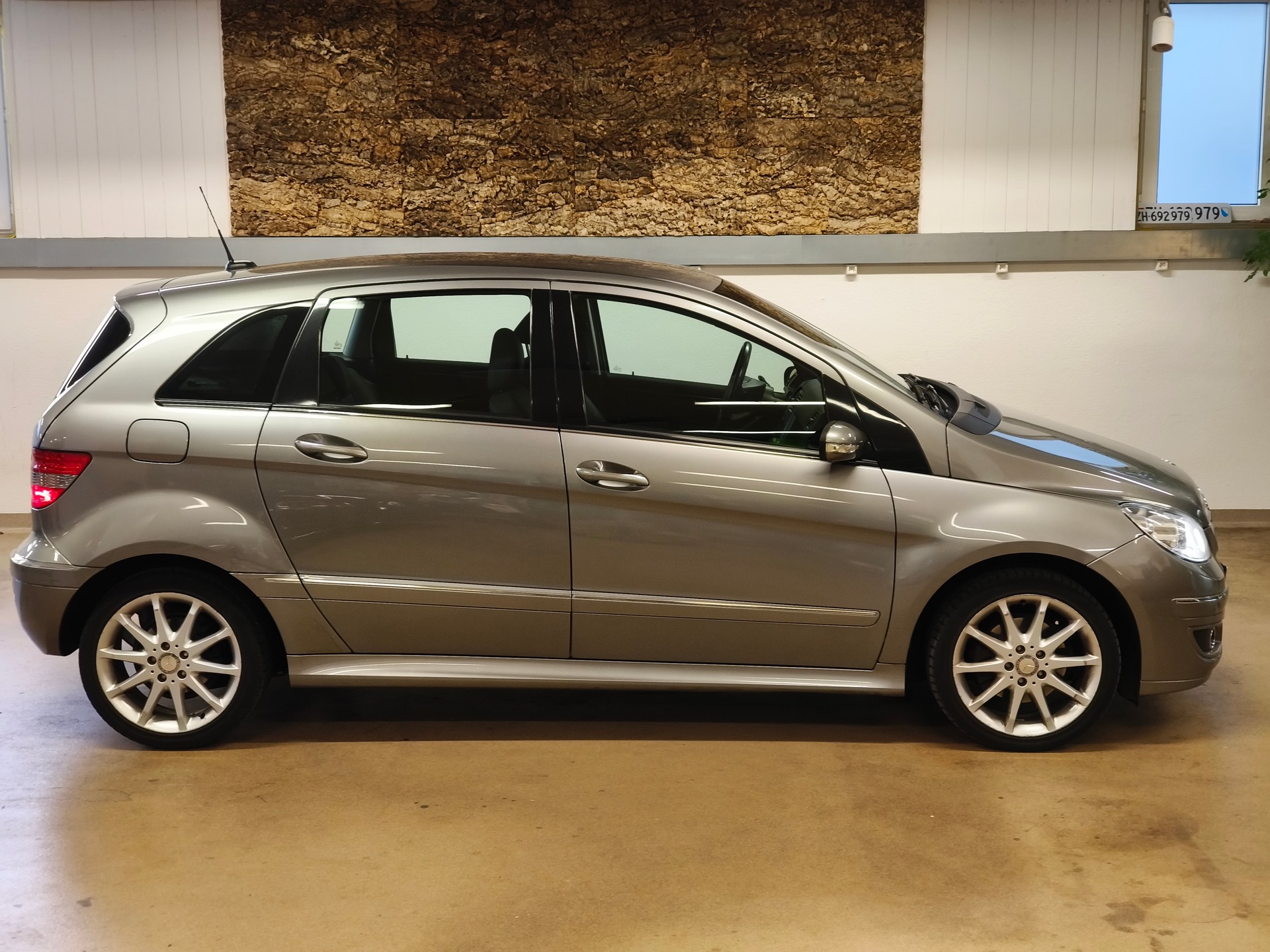MERCEDES-BENZ B 200 T-image-8