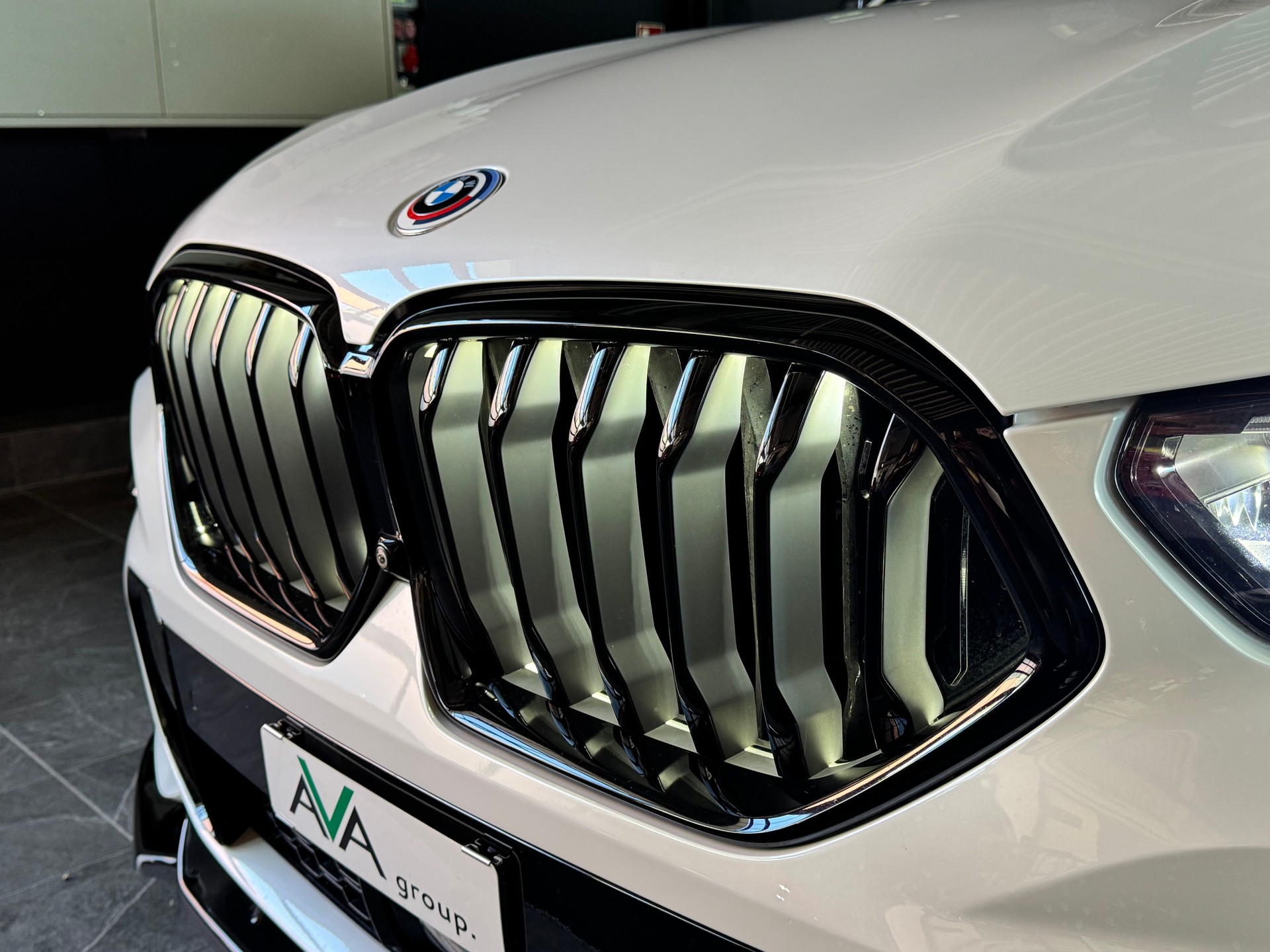 BMW X6 xDrive 48V 40d Steptronic M Sport *WHITE GRIZZLY*-image-4