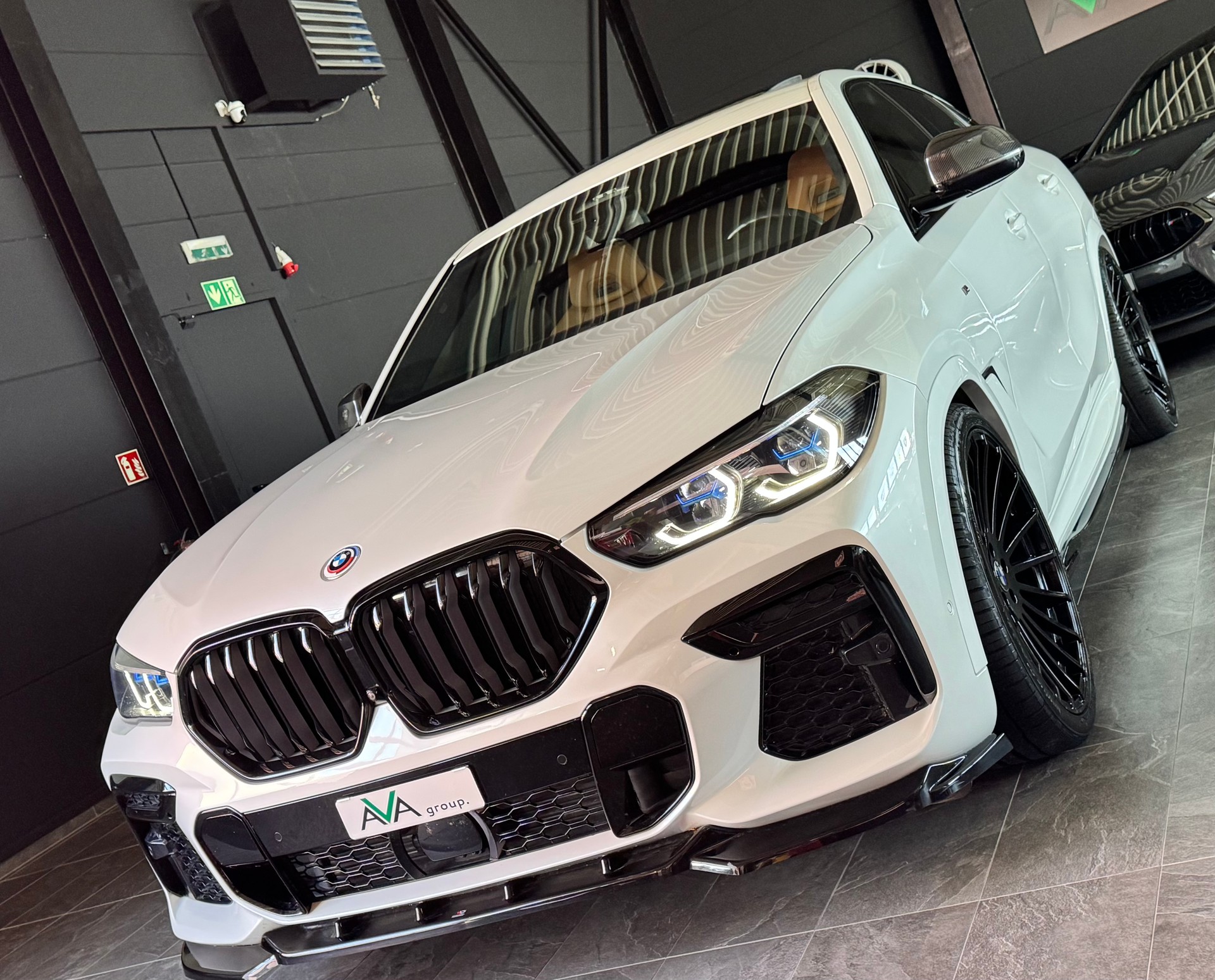 BMW X6 xDrive 48V 40d Steptronic M Sport *WHITE GRIZZLY*-image-2