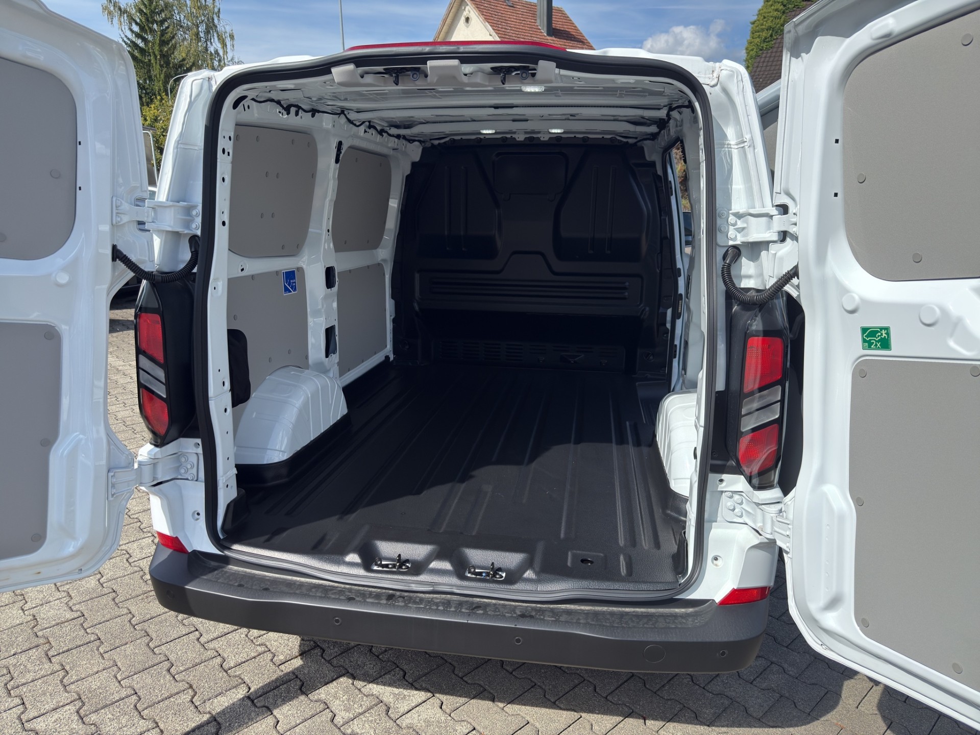 FORD Transit C Van 320 L1 2.5 Duratec 233 Trend PHEV-image-13