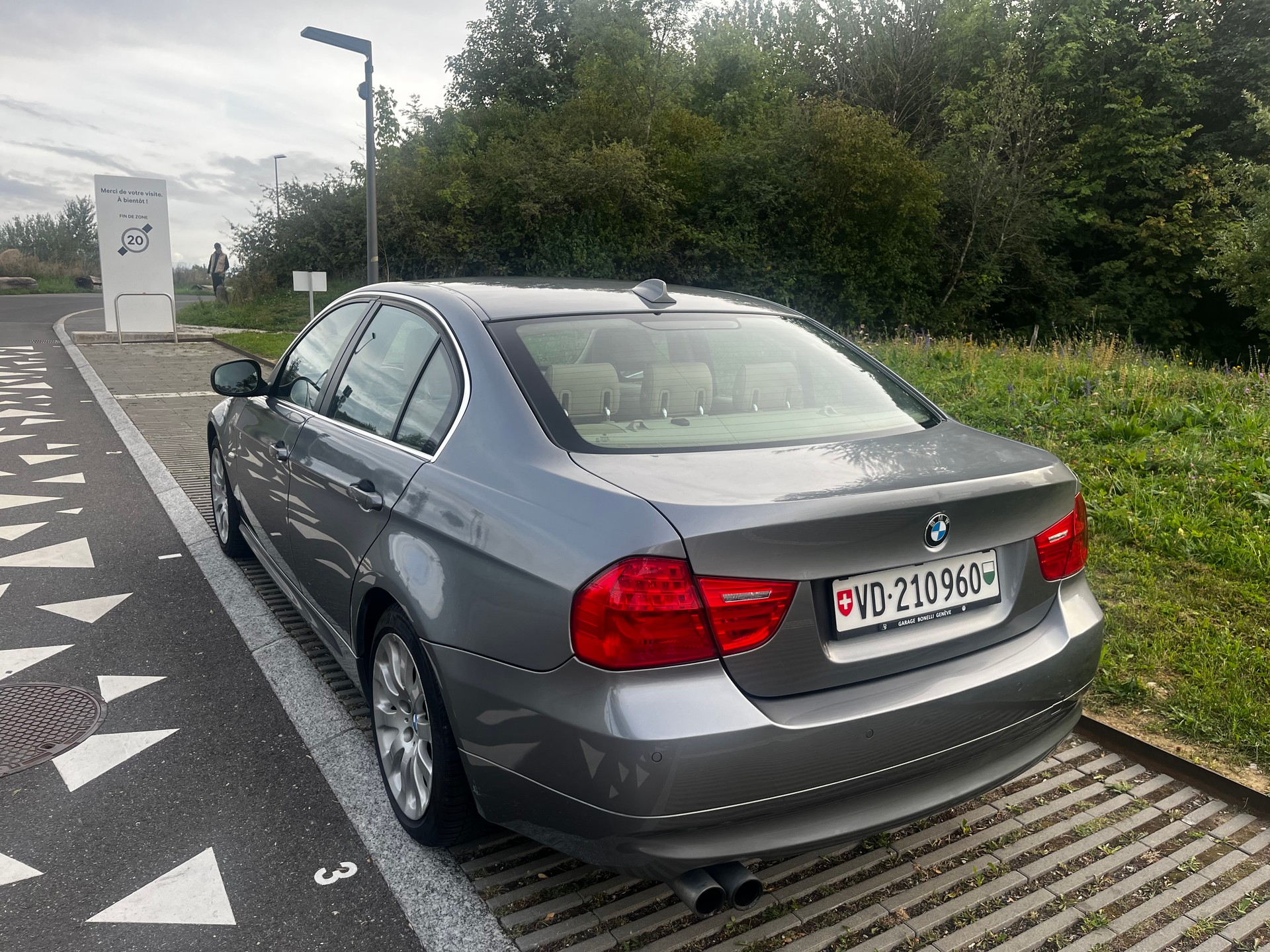 BMW 325i xDrive-image-1