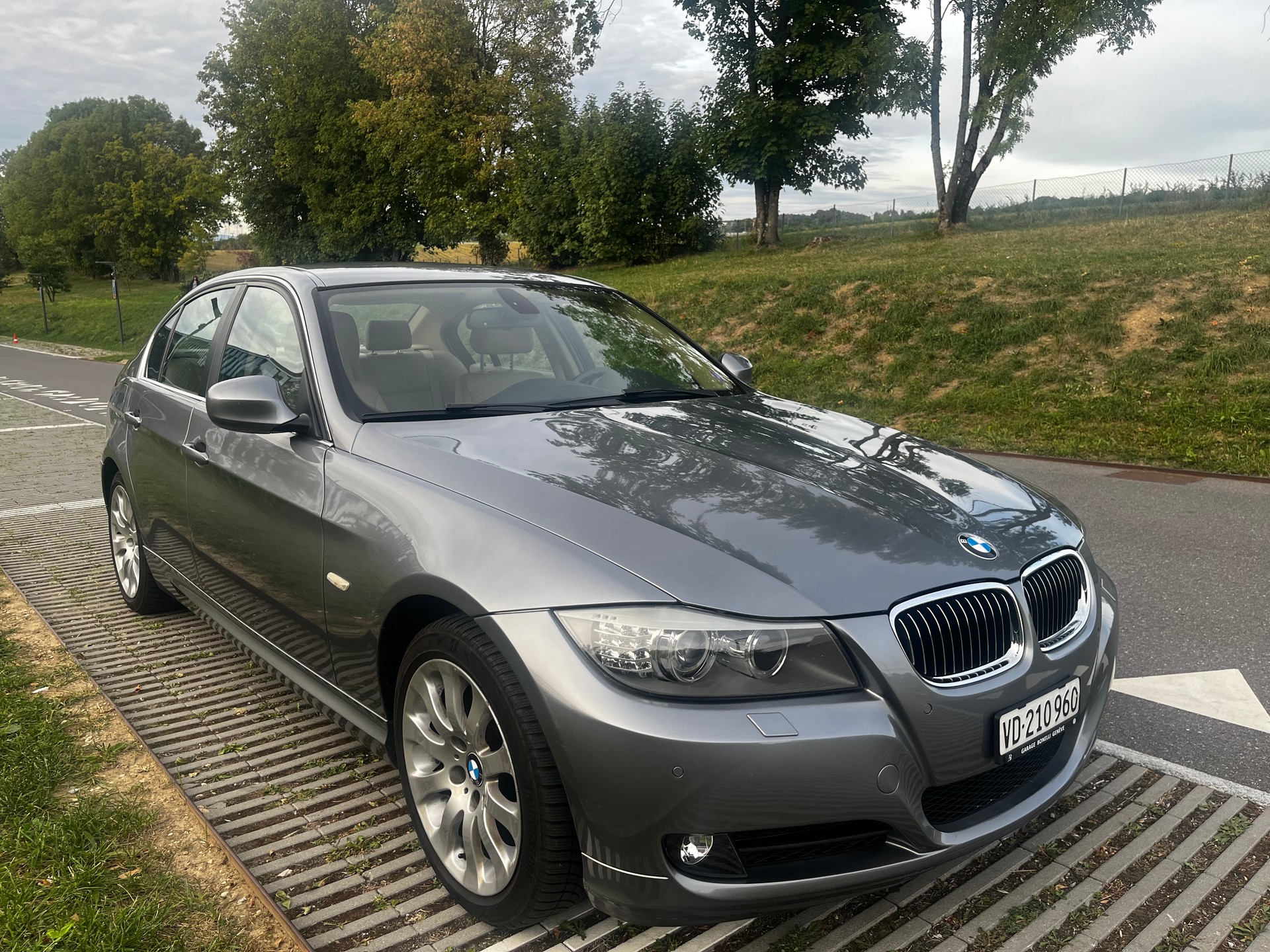 BMW 325i xDrive-image-0