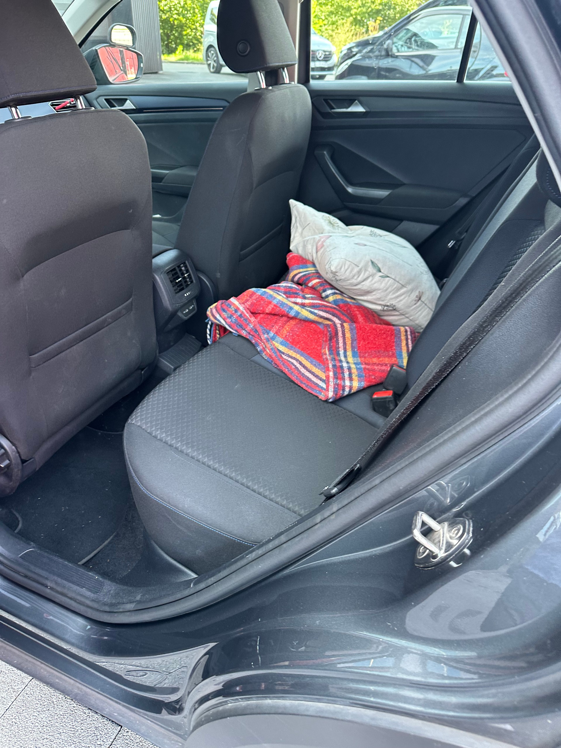VW T-Roc 2.0 TSI Sport Selection DSG 4Motion-image-4