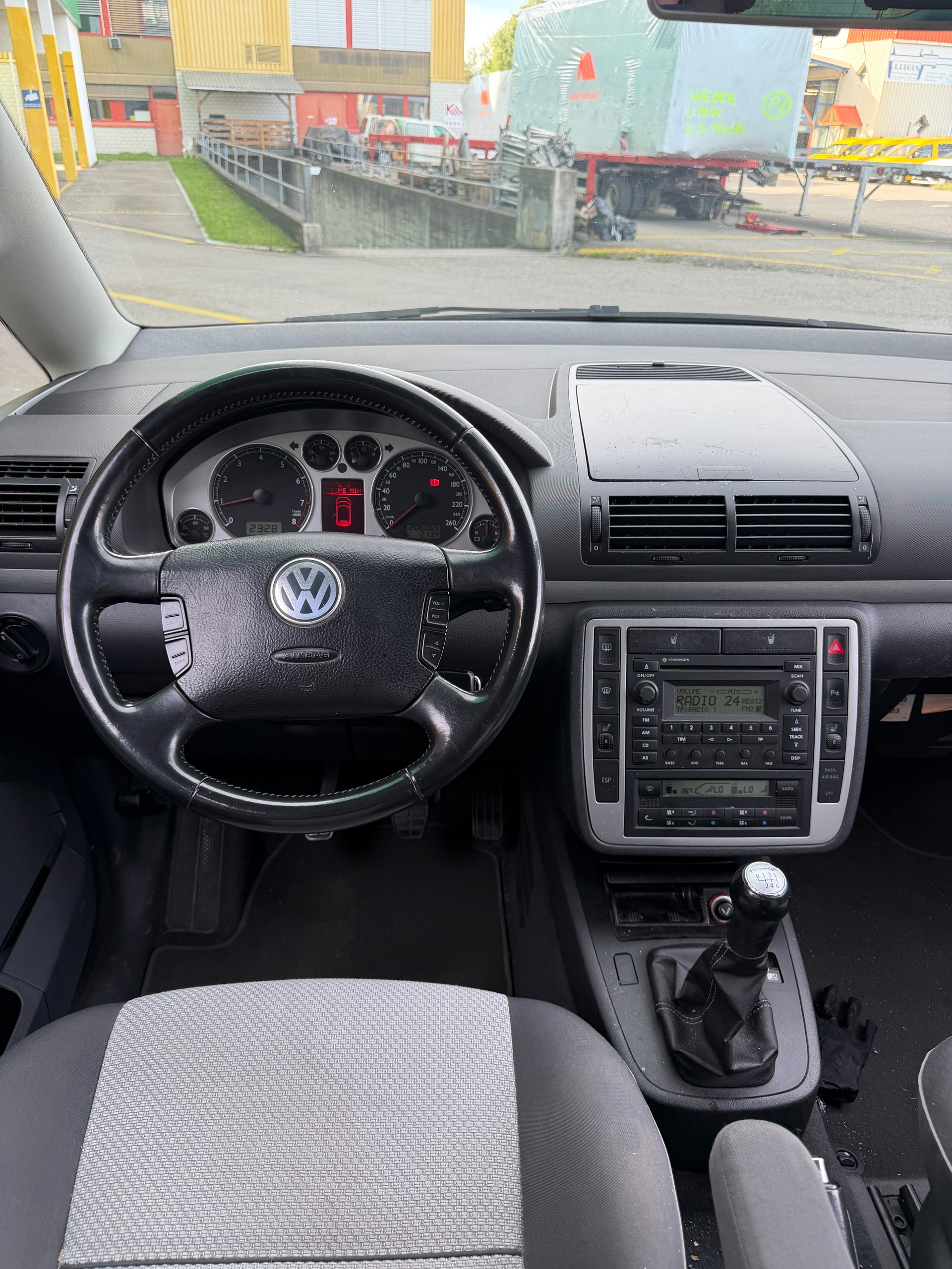 VW Sharan 1.8 T Comfortline-image-8