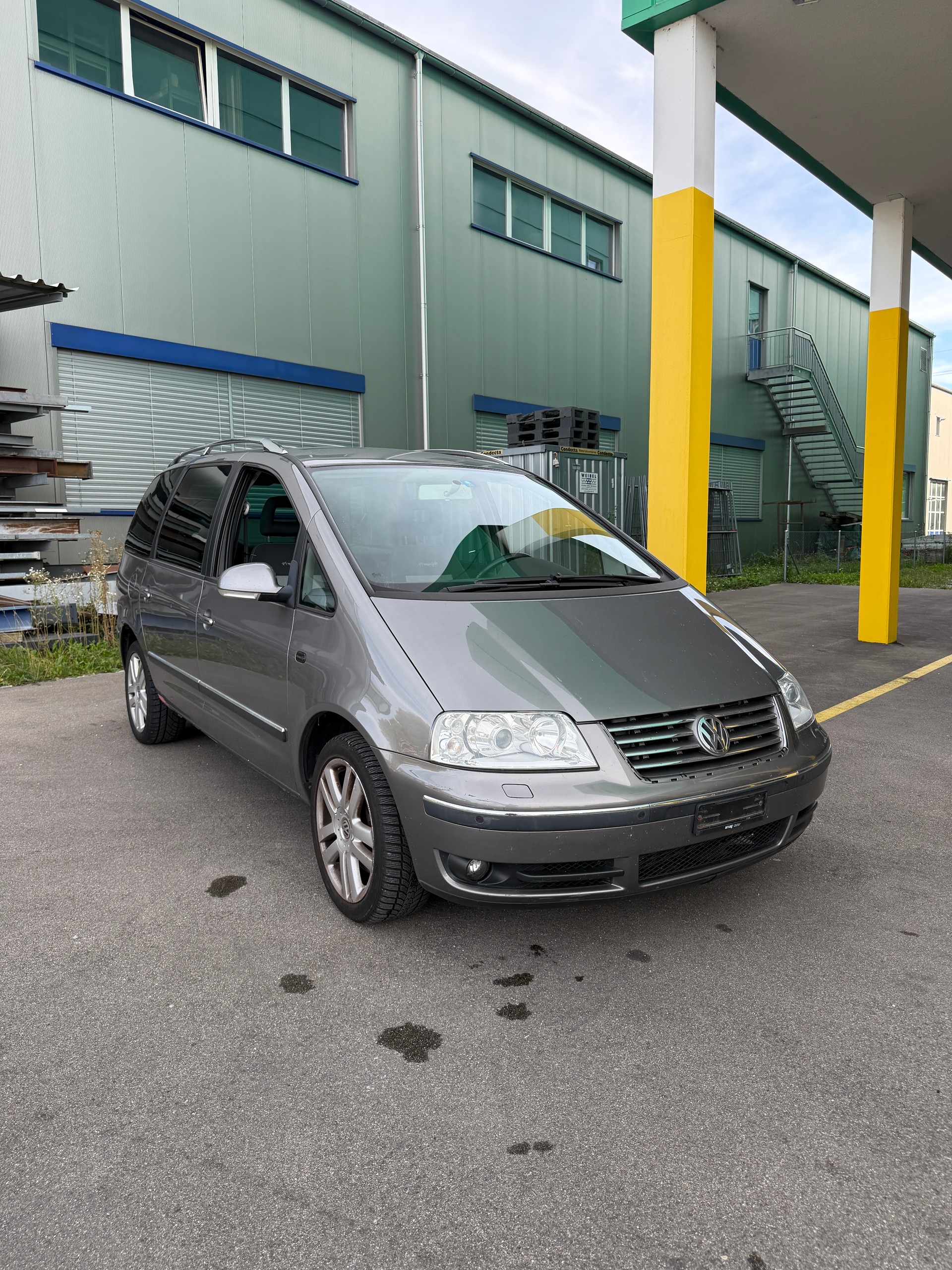 VW Sharan 1.8 T Comfortline-image-0