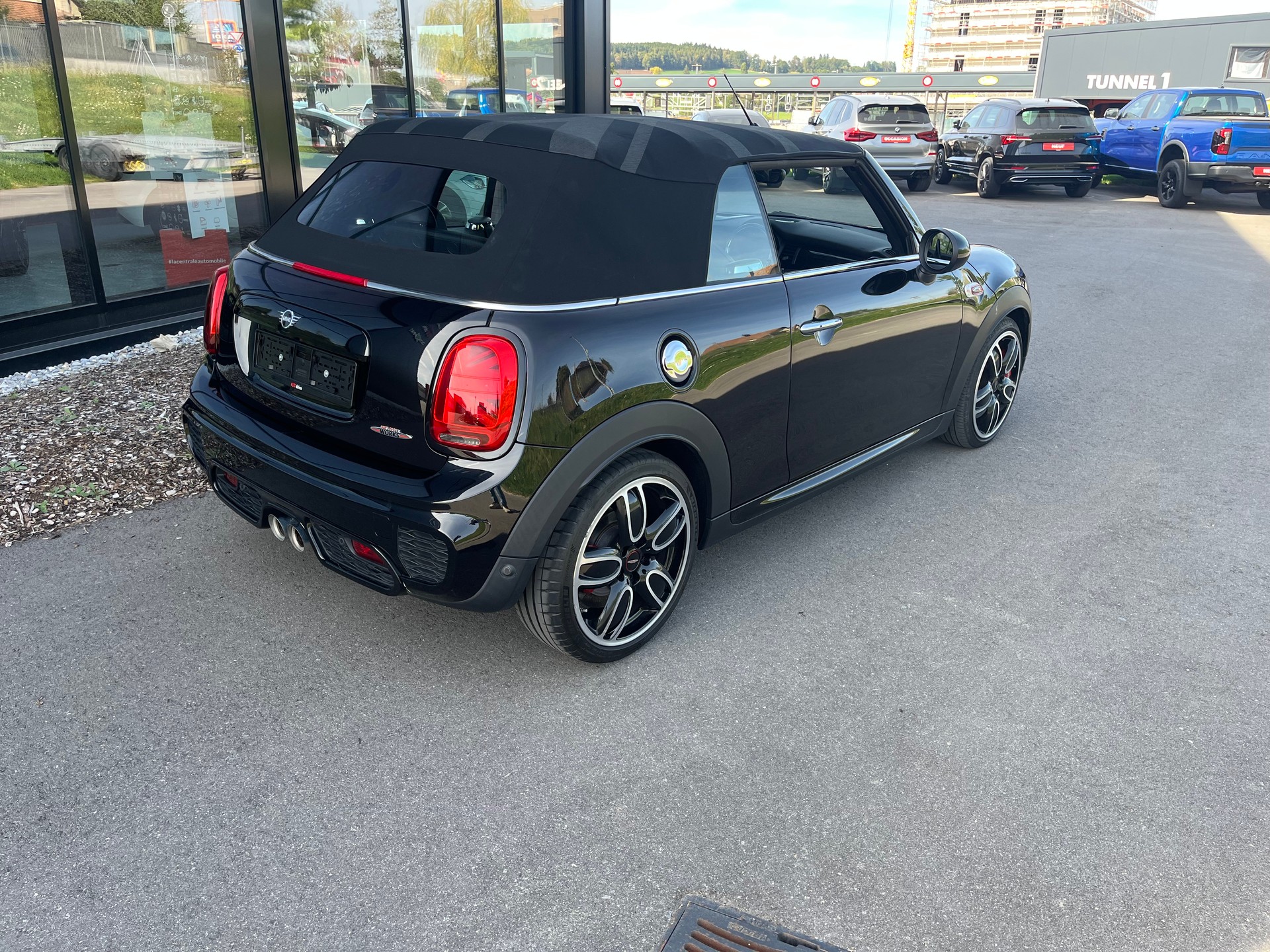 MINI Cooper John Cooper Works Cabriolet Steptronic-image-4