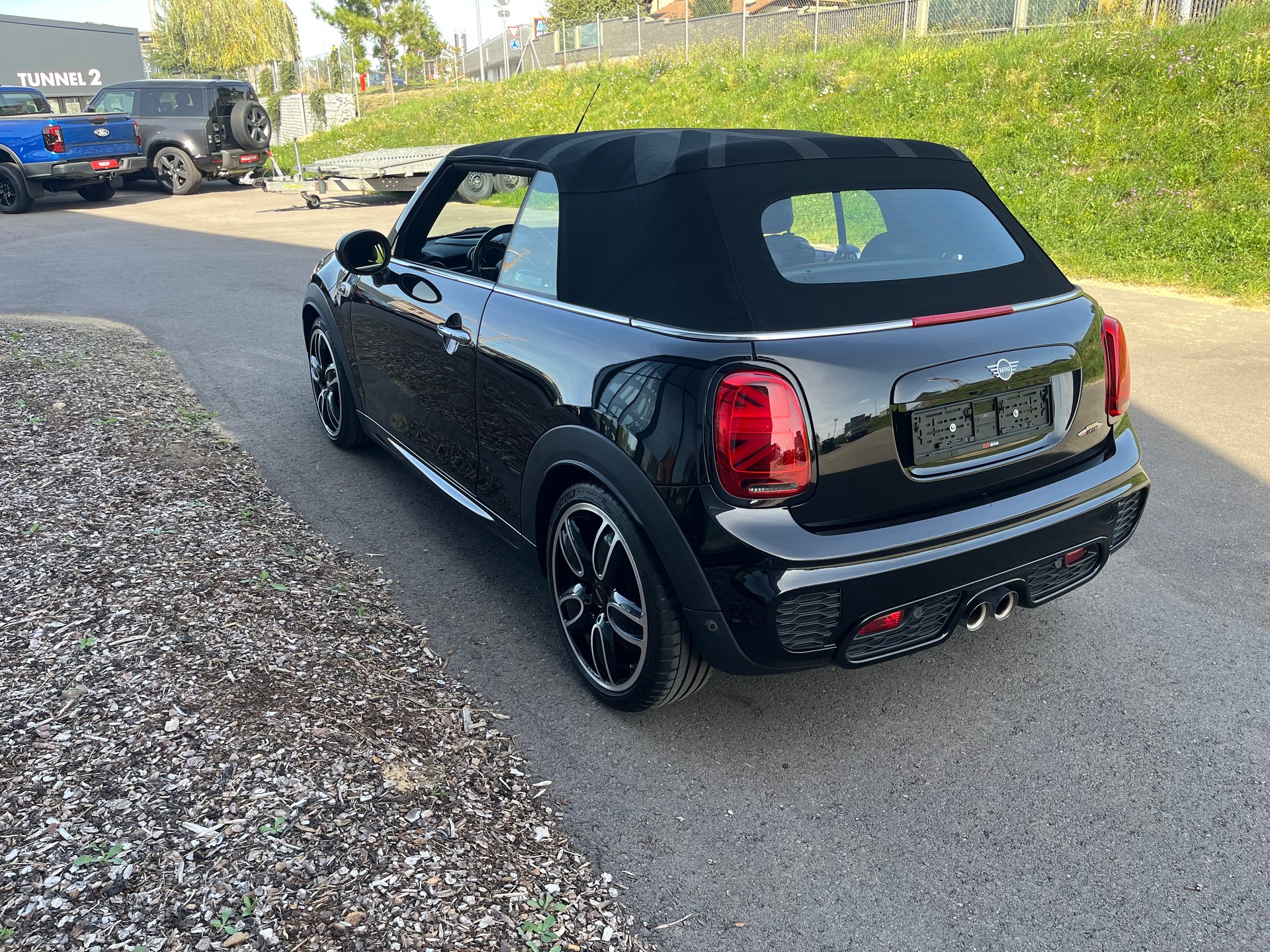 MINI Cooper John Cooper Works Cabriolet Steptronic-image-5