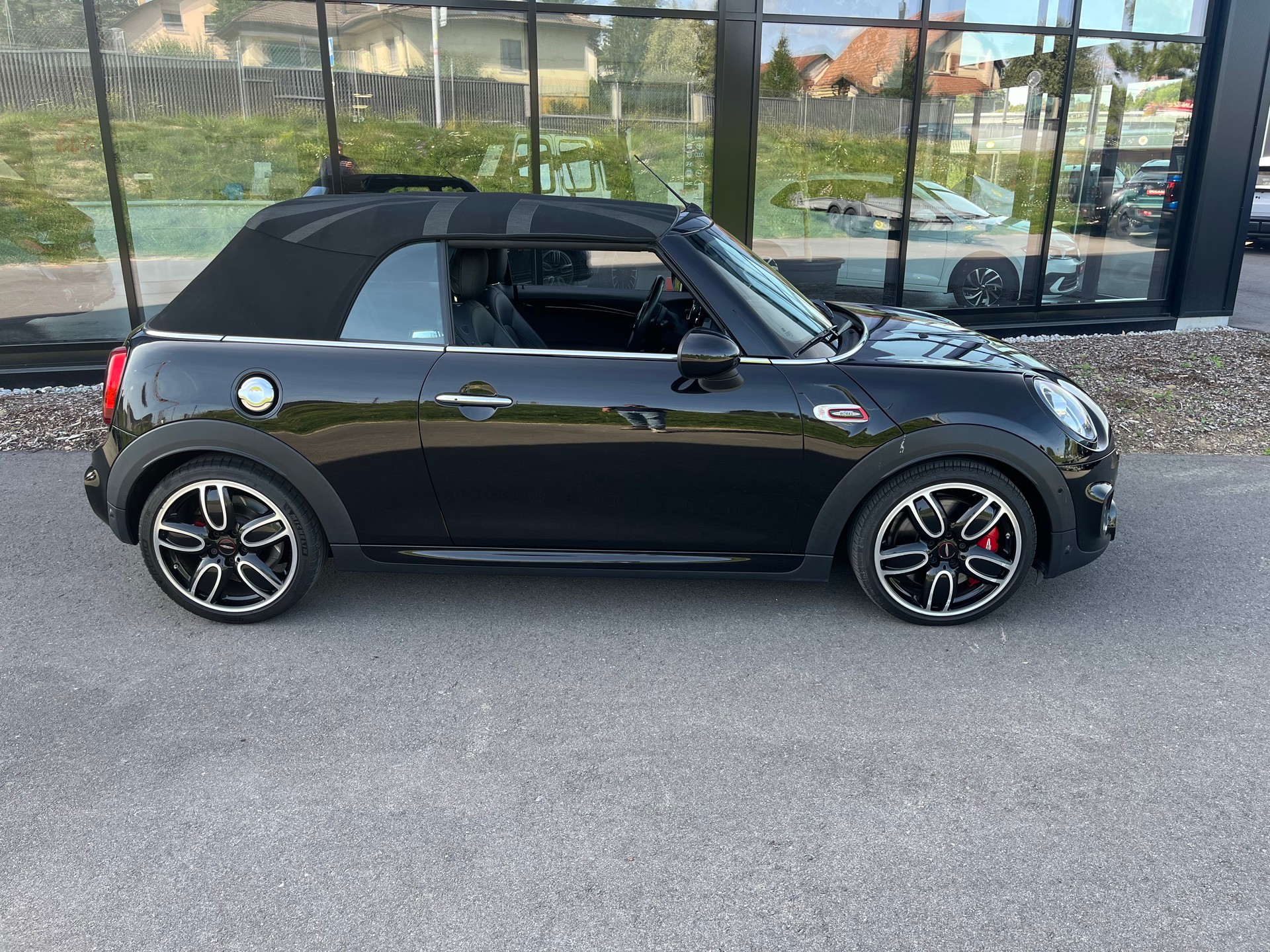 MINI Cooper John Cooper Works Cabriolet Steptronic-image-6