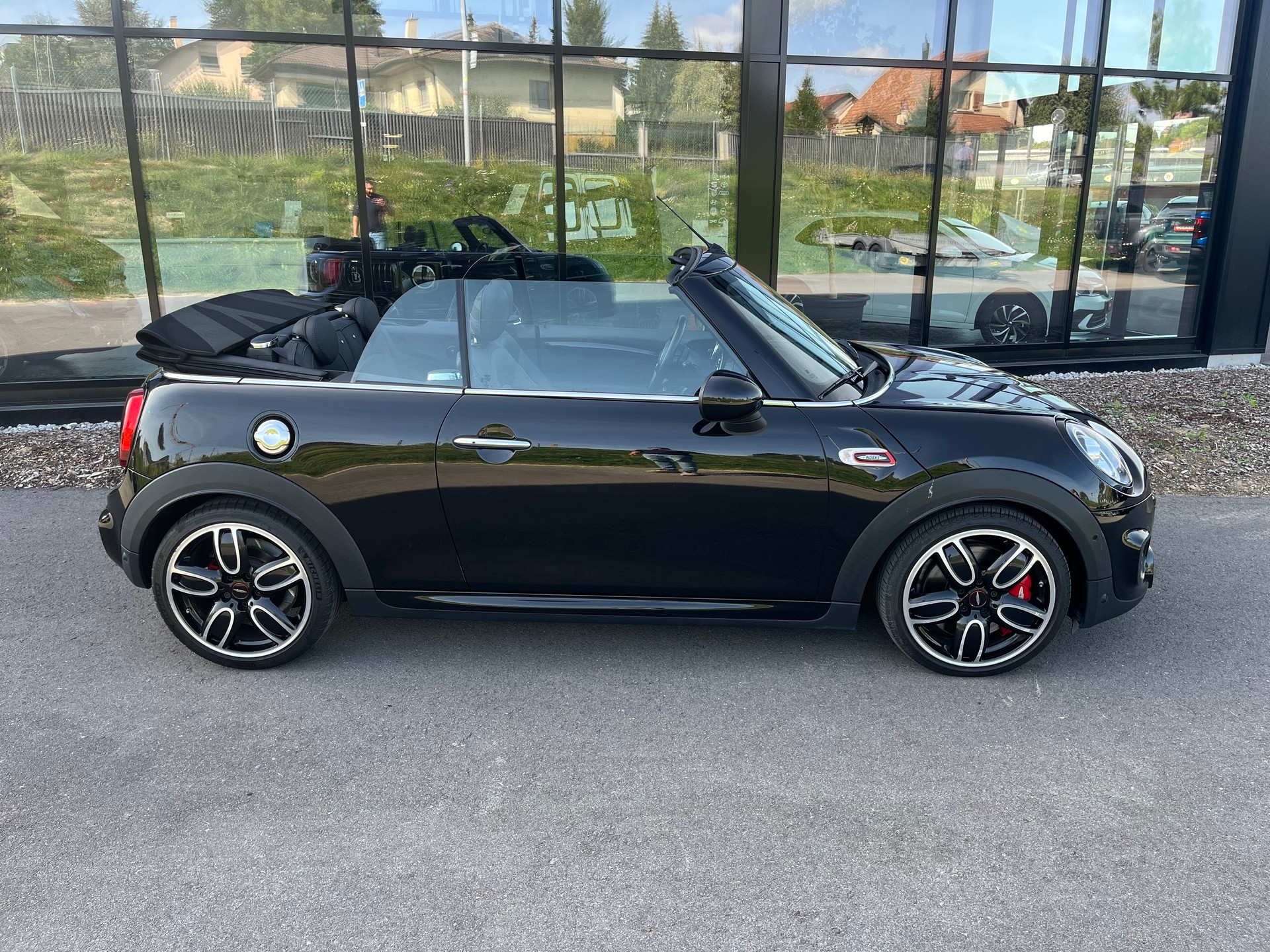 MINI Cooper John Cooper Works Cabriolet Steptronic-image-7