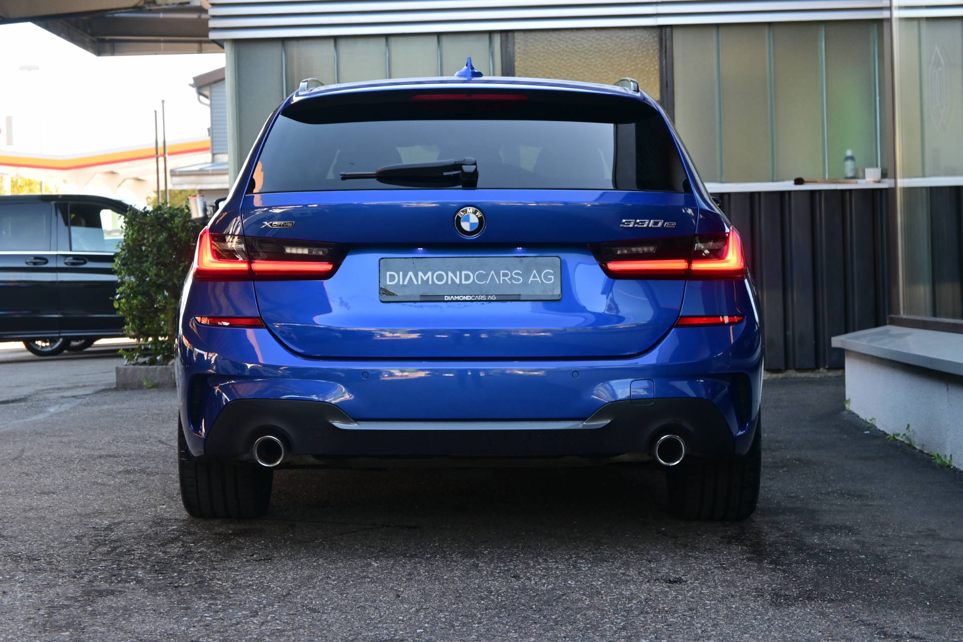 BMW 330e xDrive Touring *M-Sport*AHK*HUD*H&K*8-fach-image-7