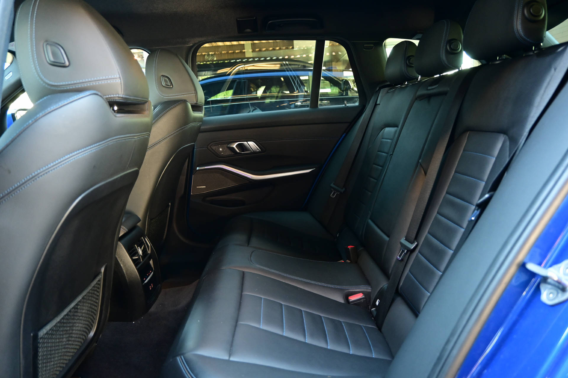 BMW 330e xDrive Touring *M-Sport*AHK*HUD*H&K*8-fach-image-24