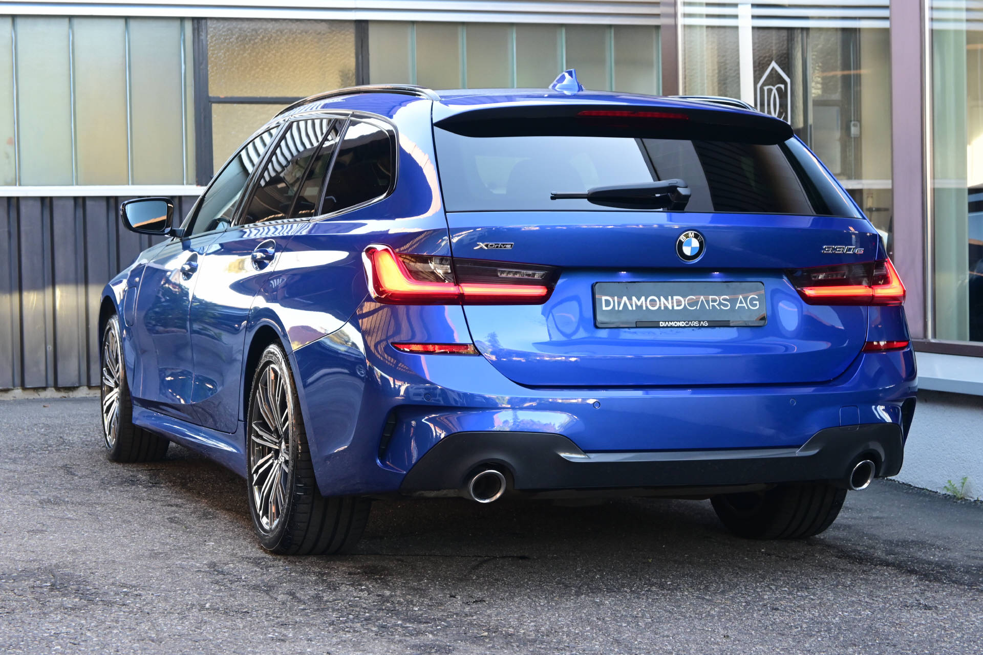BMW 330e xDrive Touring *M-Sport*AHK*HUD*H&K*8-fach-image-6