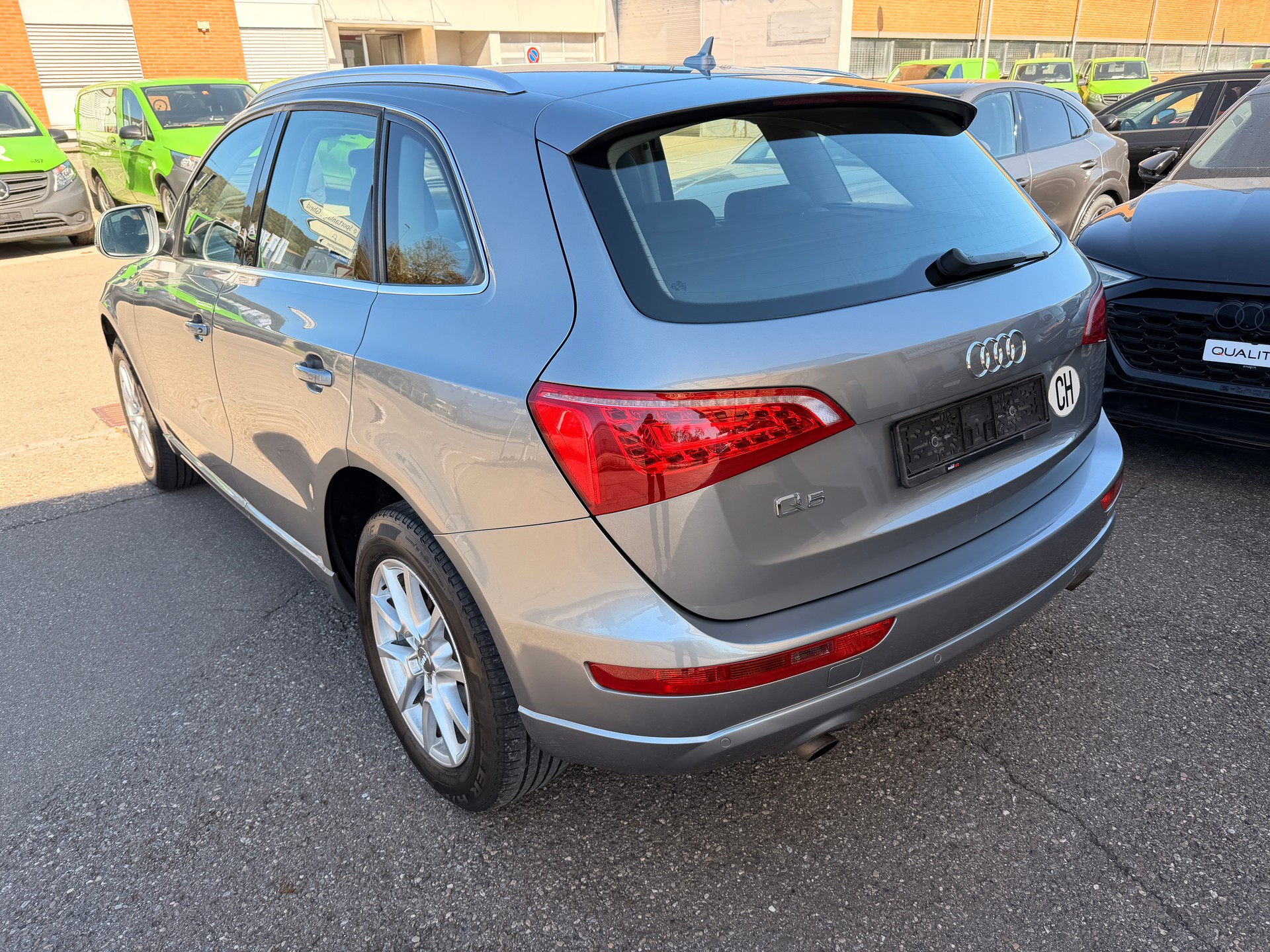 AUDI Q5 2.0 TFSI quattro-image-2