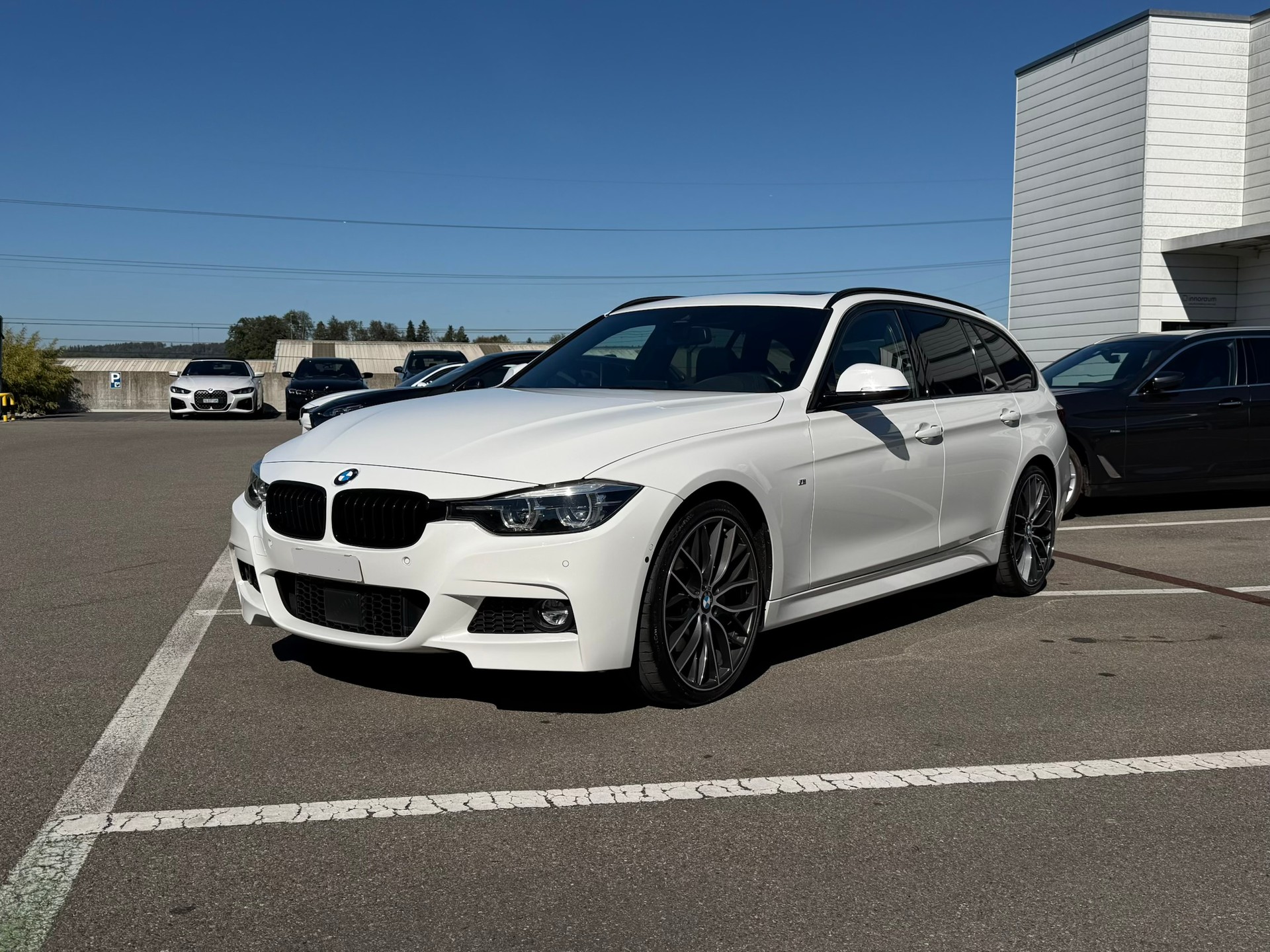 BMW 340i xDrive Touring M Sport Steptronic-image-1