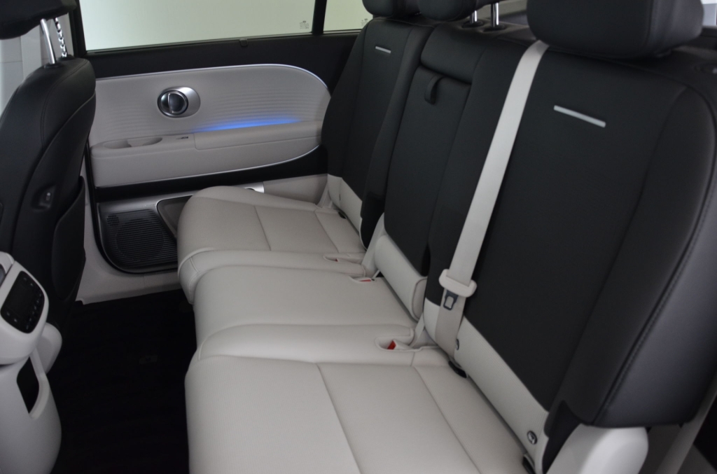 HYUNDAI Ioniq 9 110kWh Prestige Line 4WD-image-13