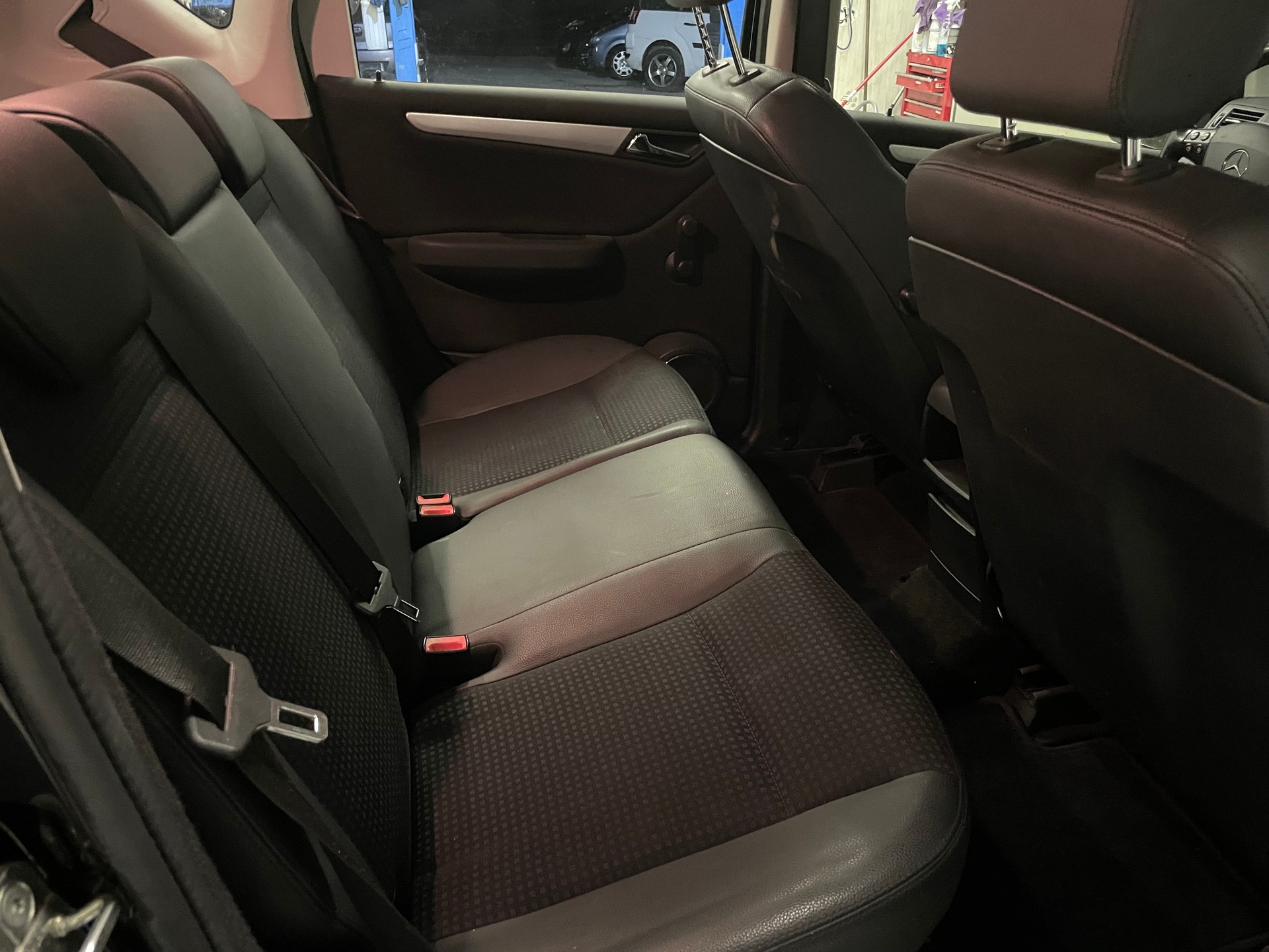 MERCEDES-BENZ A 200 T Avantgarde-image-14