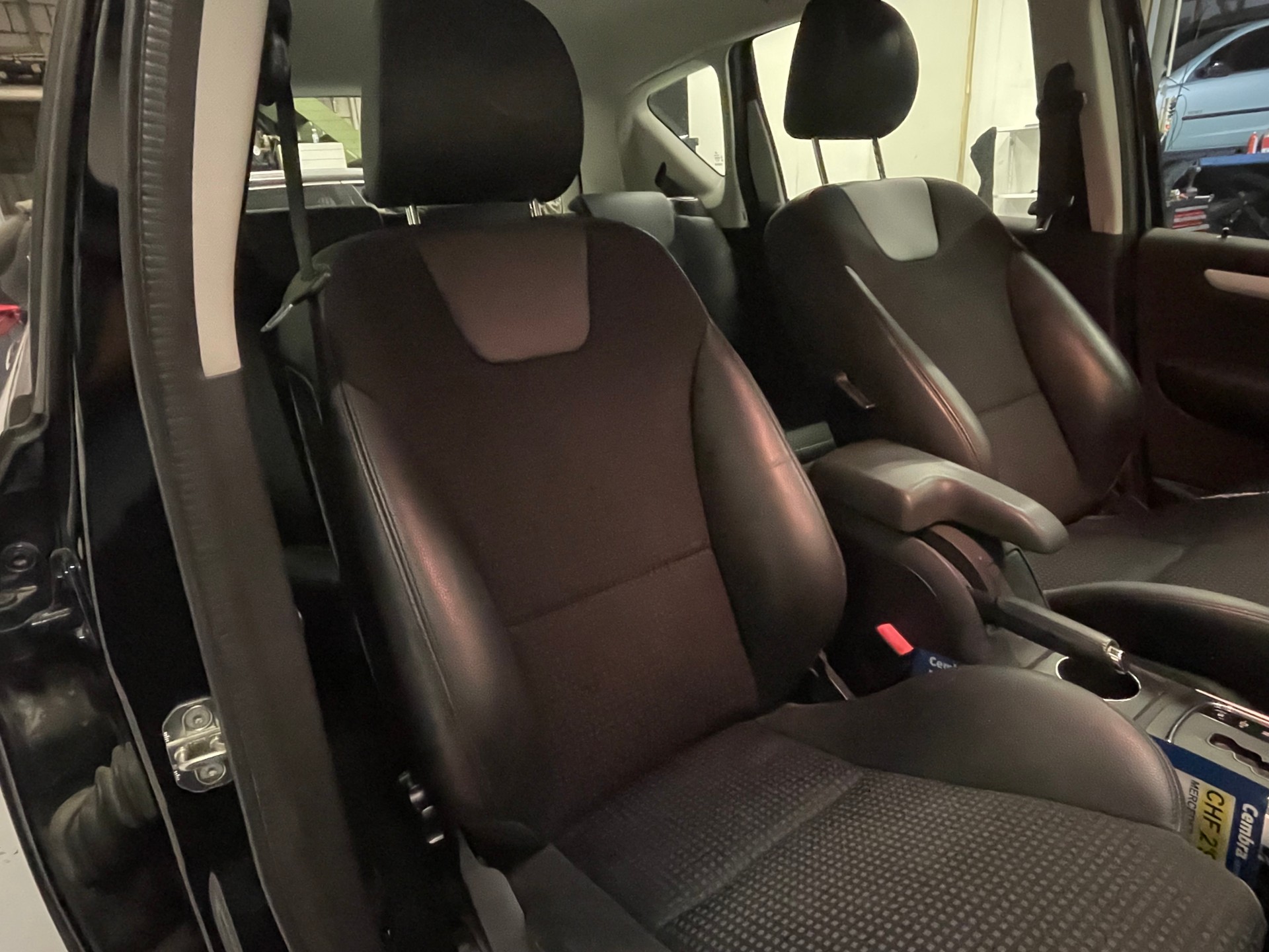 MERCEDES-BENZ A 200 T Avantgarde-image-12