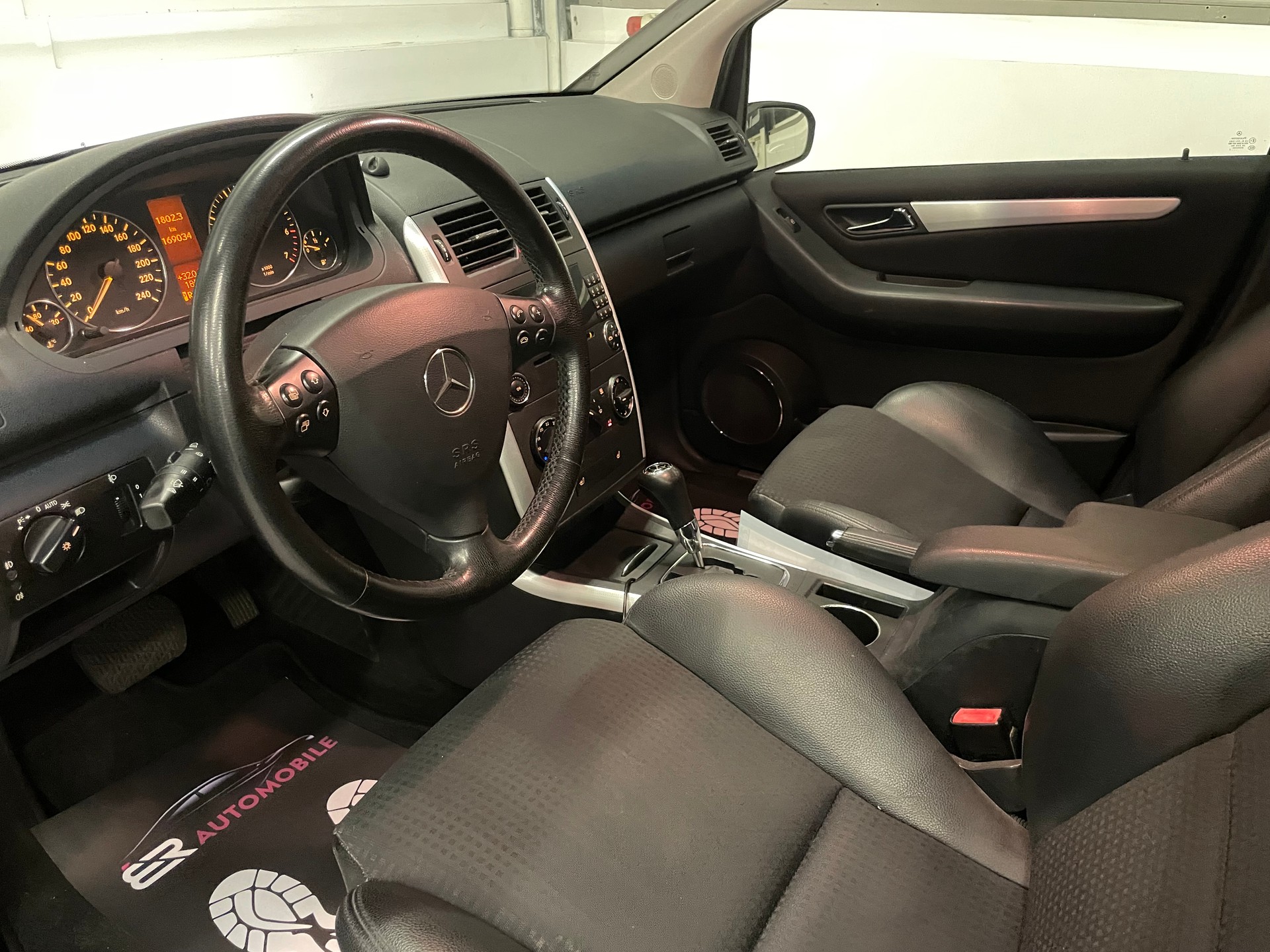 MERCEDES-BENZ A 200 T Avantgarde-image-11