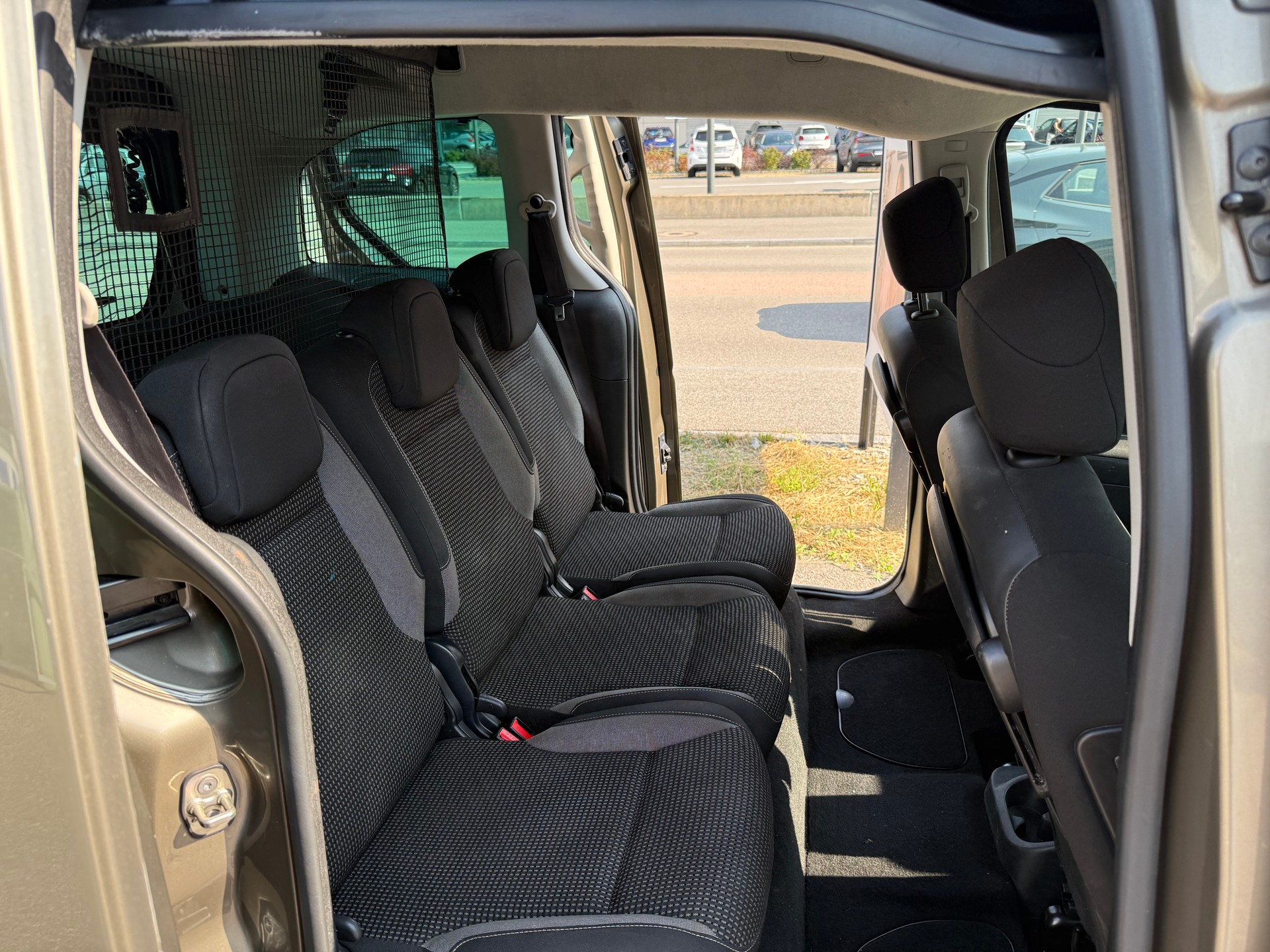PEUGEOT Partner 1.6 BlueHDi Outdoor-image-13