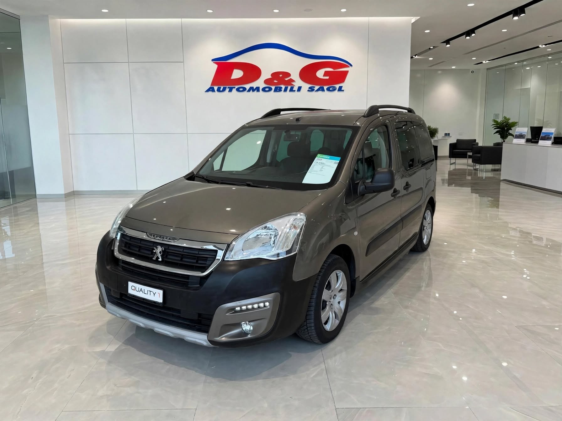 PEUGEOT Partner 1.6 BlueHDi Outdoor-image-2