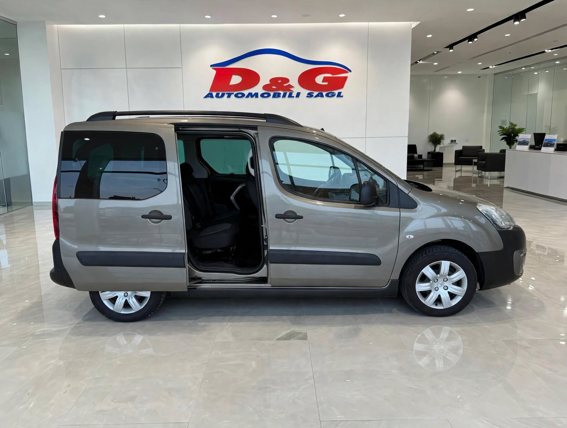PEUGEOT Partner 1.6 BlueHDi Outdoor-image-1