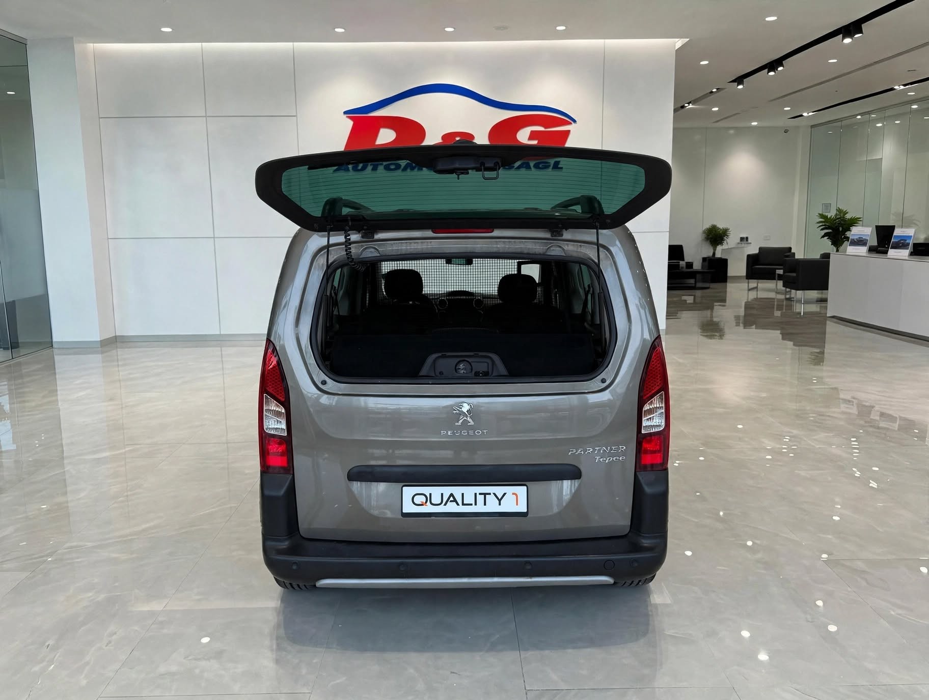 PEUGEOT Partner 1.6 BlueHDi Outdoor-image-3