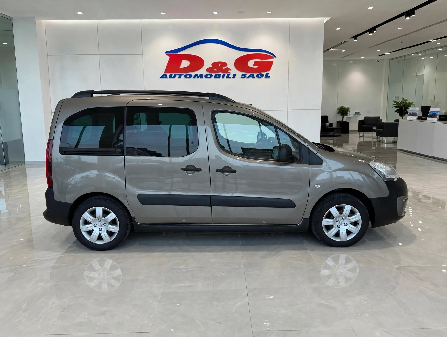 PEUGEOT Partner 1.6 BlueHDi Outdoor-image-0