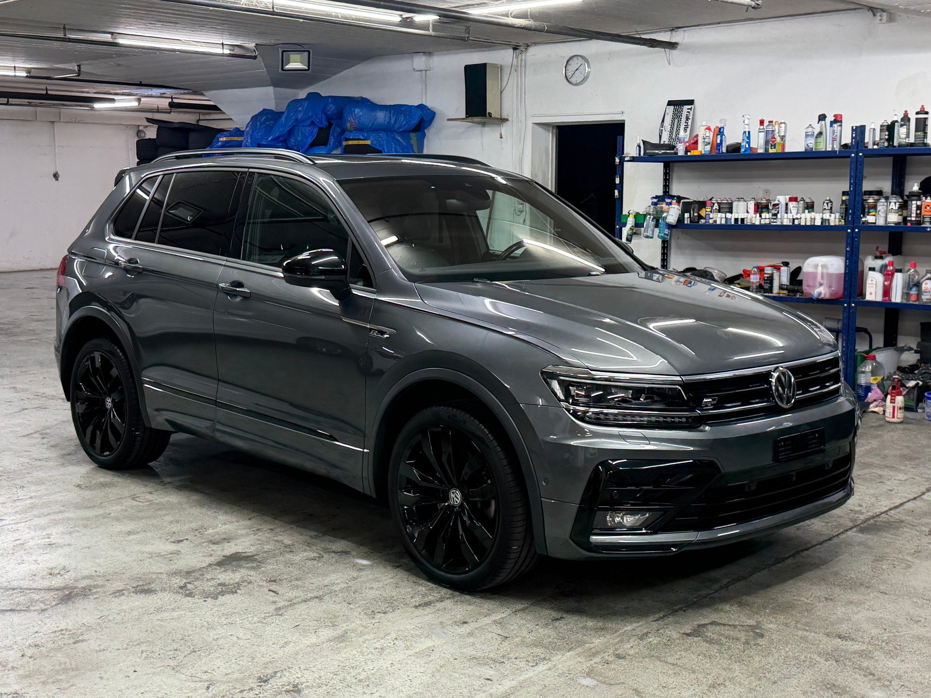 VW Tiguan 2.0 TDI R LINE Highline 4Motion DSG-image-0