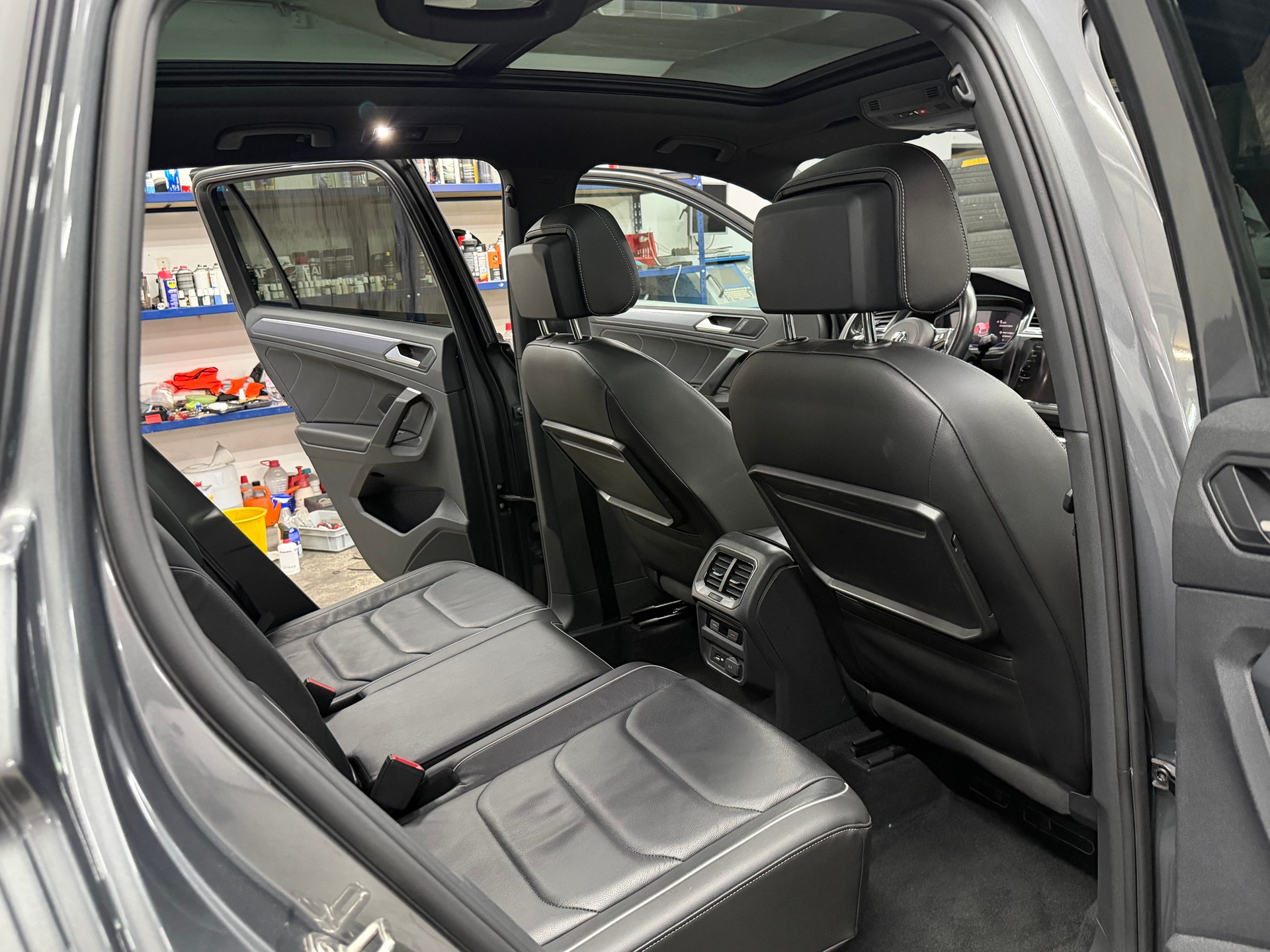 VW Tiguan 2.0 TDI R LINE Highline 4Motion DSG-image-15