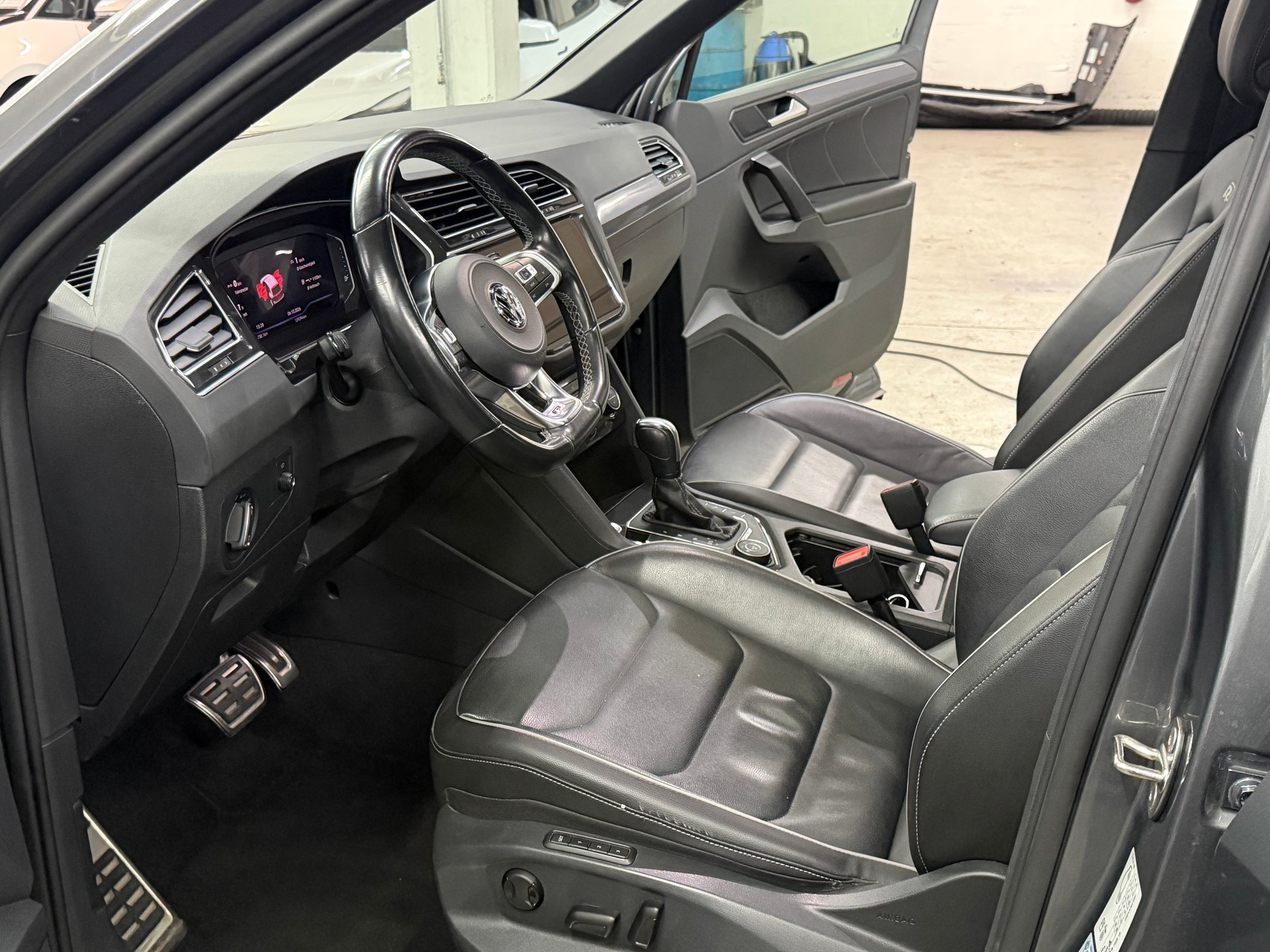VW Tiguan 2.0 TDI R LINE Highline 4Motion DSG-image-7