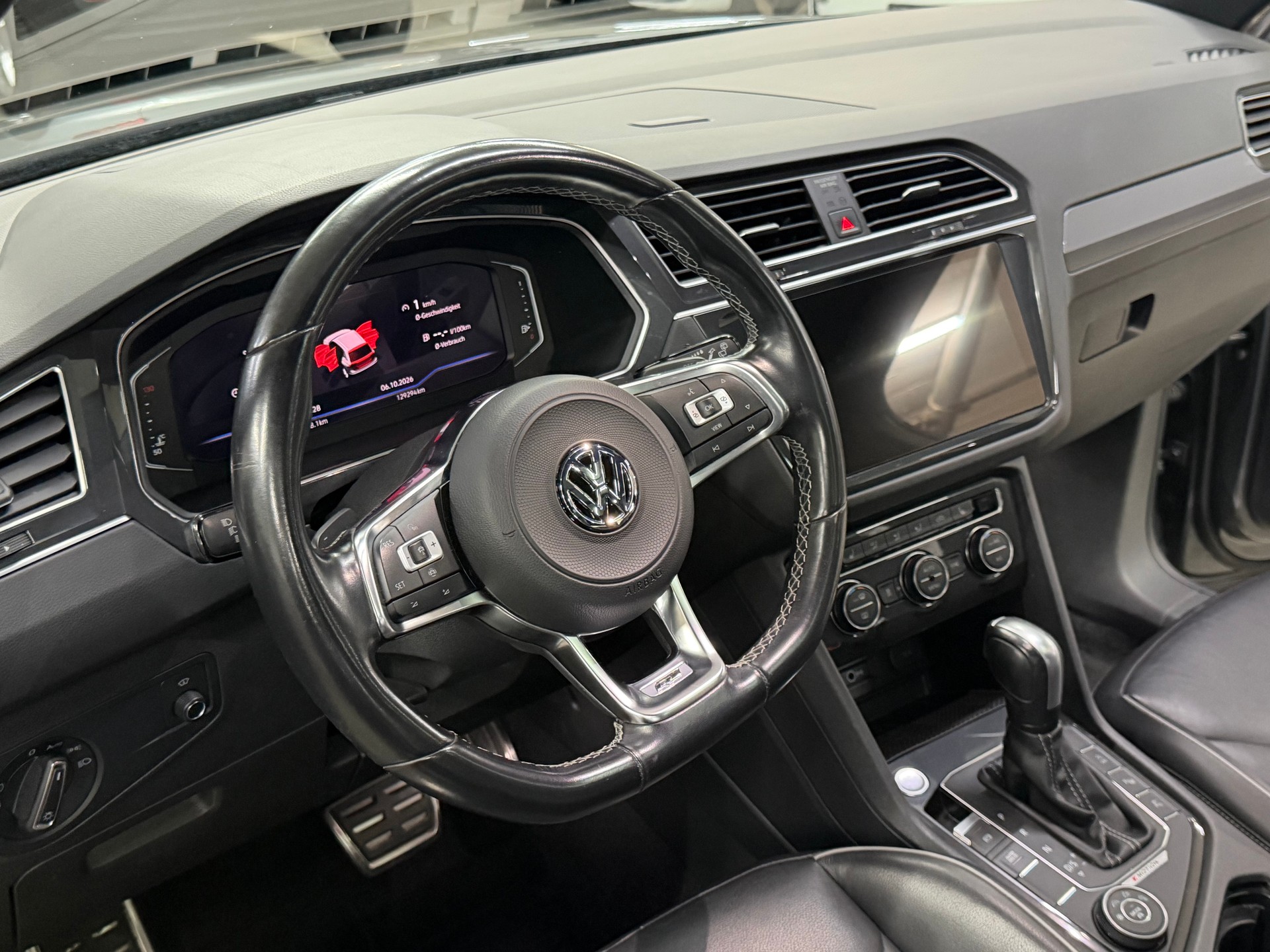 VW Tiguan 2.0 TDI R LINE Highline 4Motion DSG-image-8