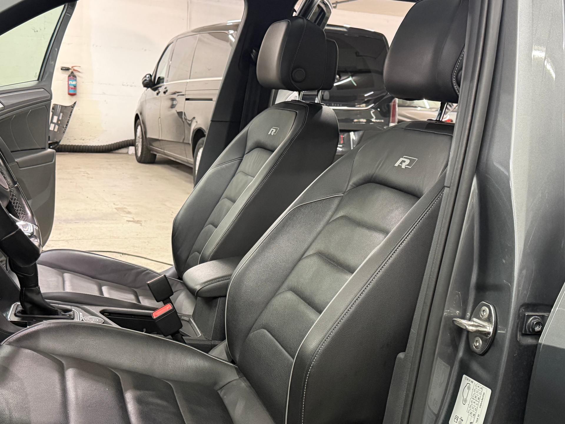 VW Tiguan 2.0 TDI R LINE Highline 4Motion DSG-image-6