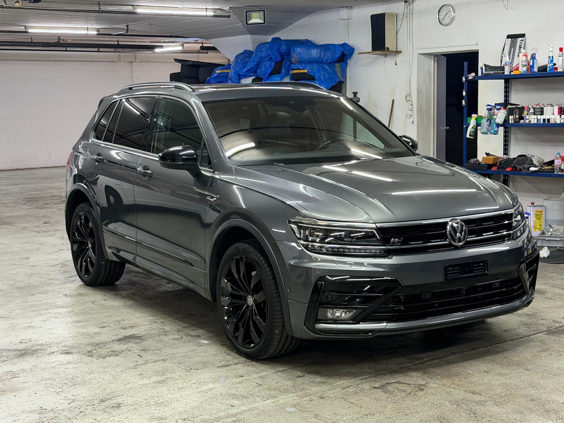 VW Tiguan 2.0 TDI R LINE Highline 4Motion DSG-image-14