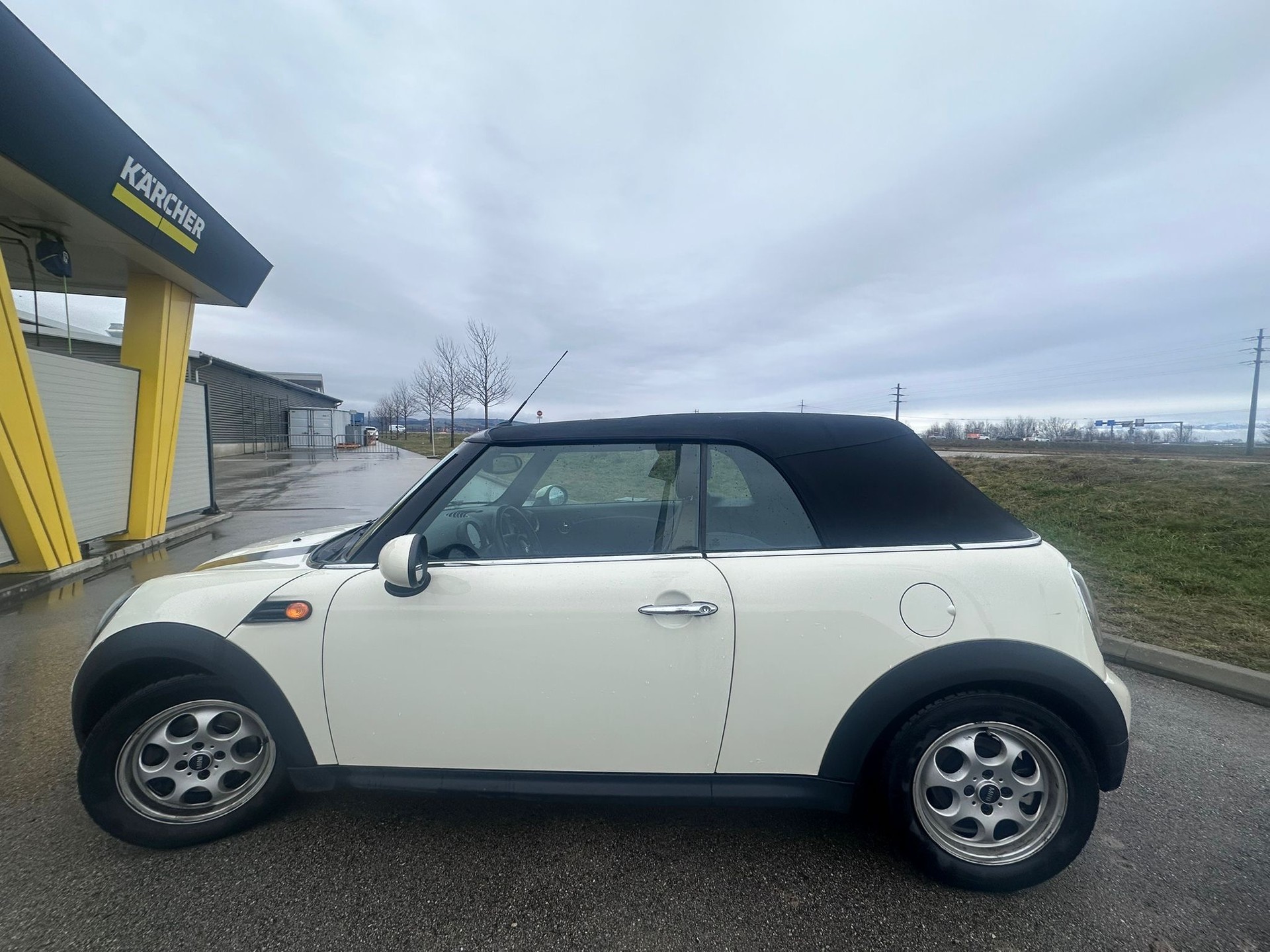 MINI 1.6i Cooper-image-2