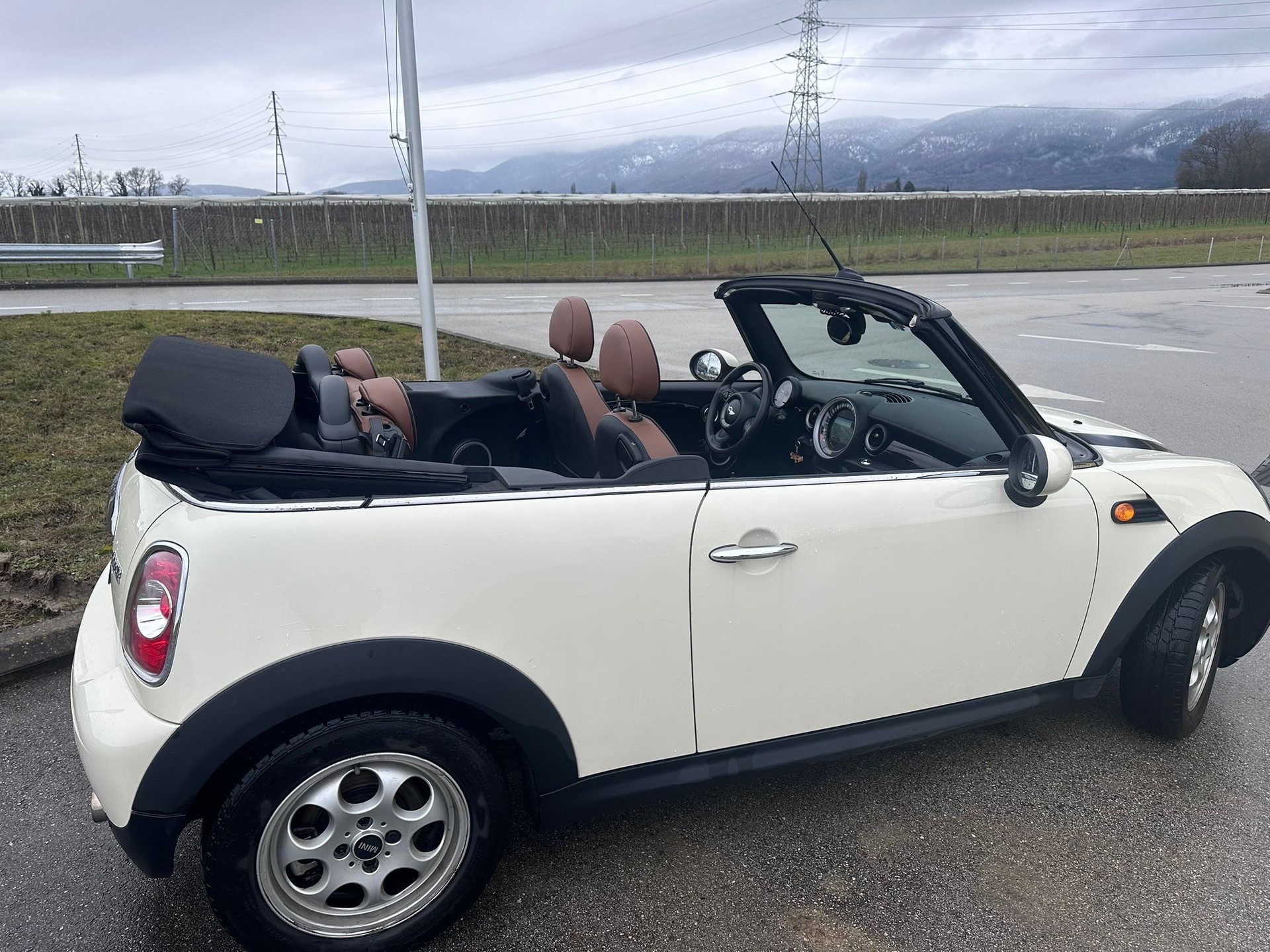 MINI 1.6i Cooper-image-1