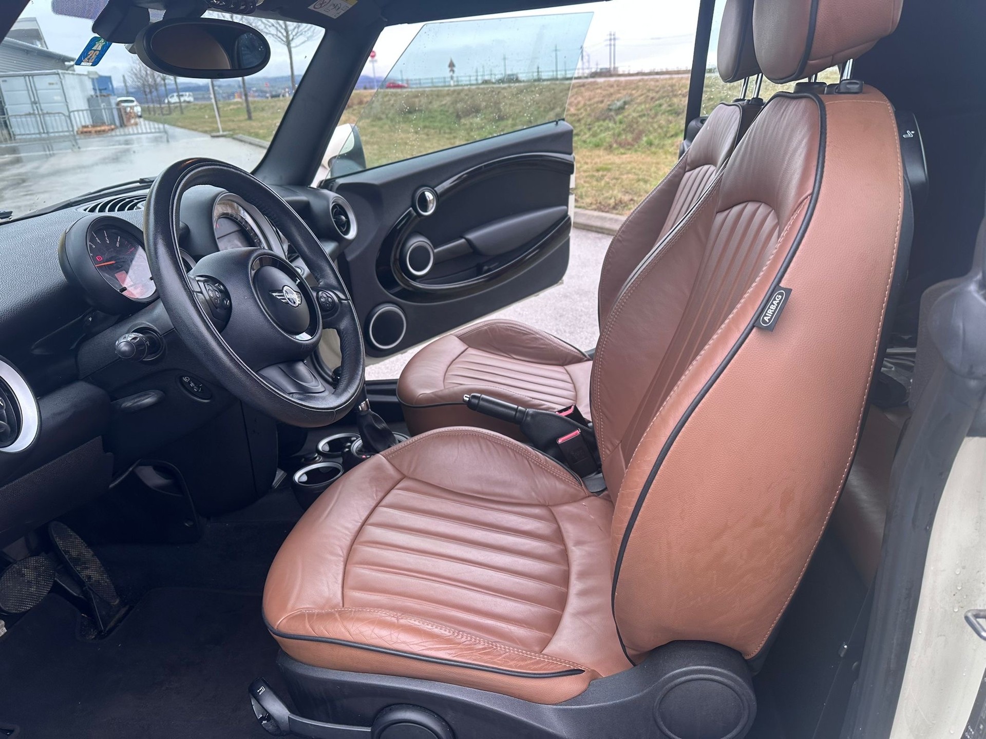 MINI 1.6i Cooper-image-5