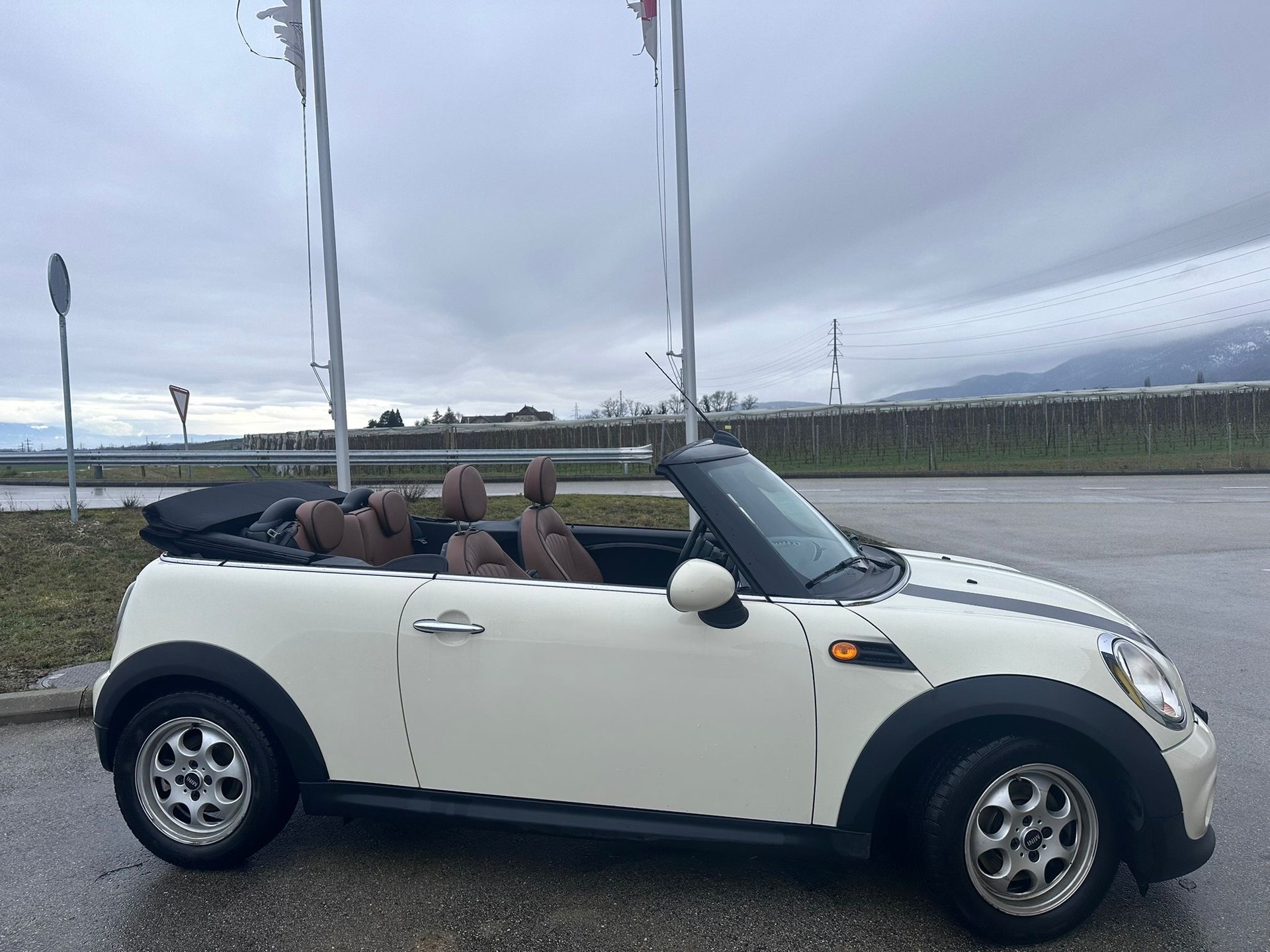 MINI 1.6i Cooper-image-0