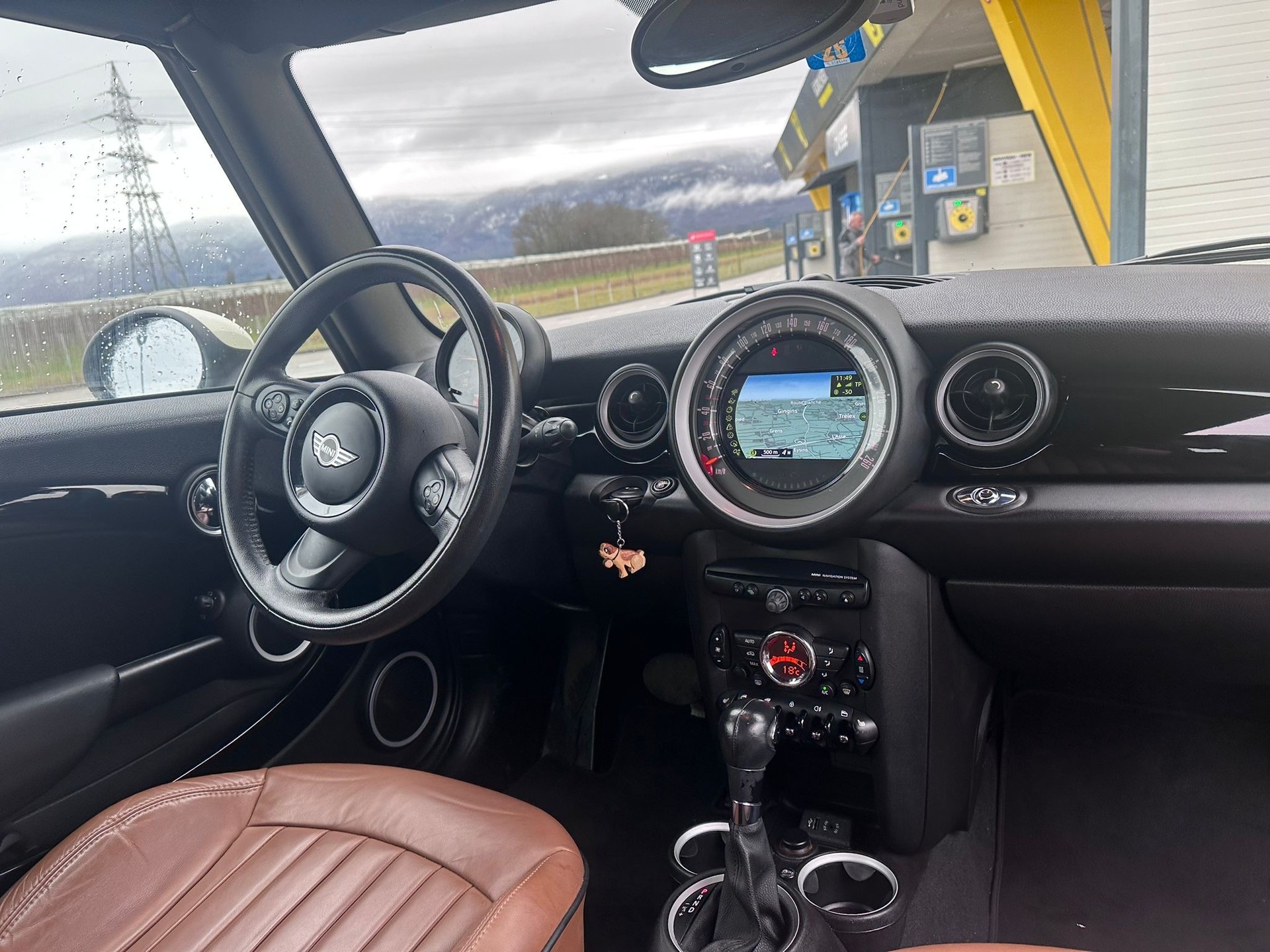 MINI 1.6i Cooper-image-4