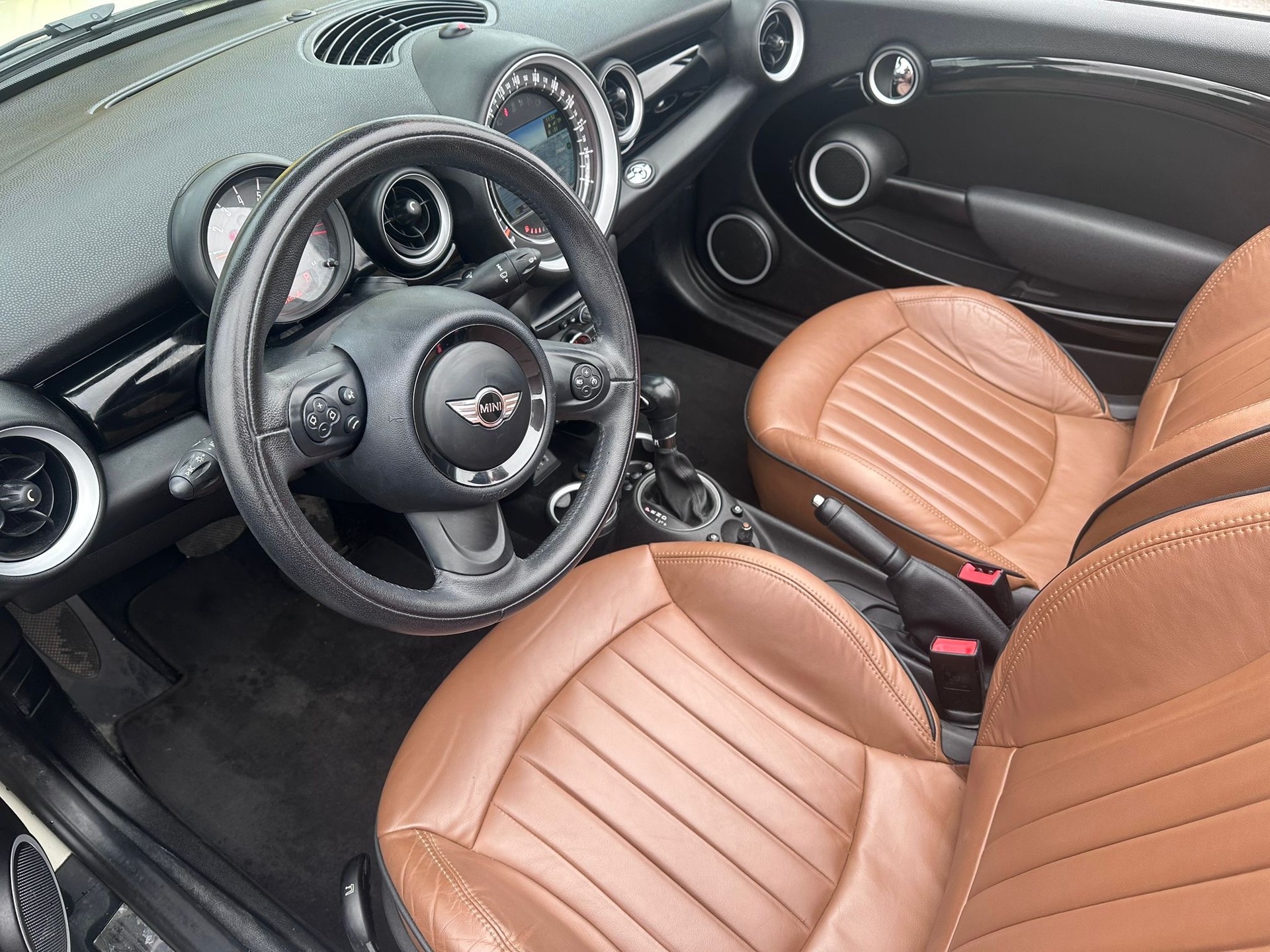 MINI 1.6i Cooper-image-3