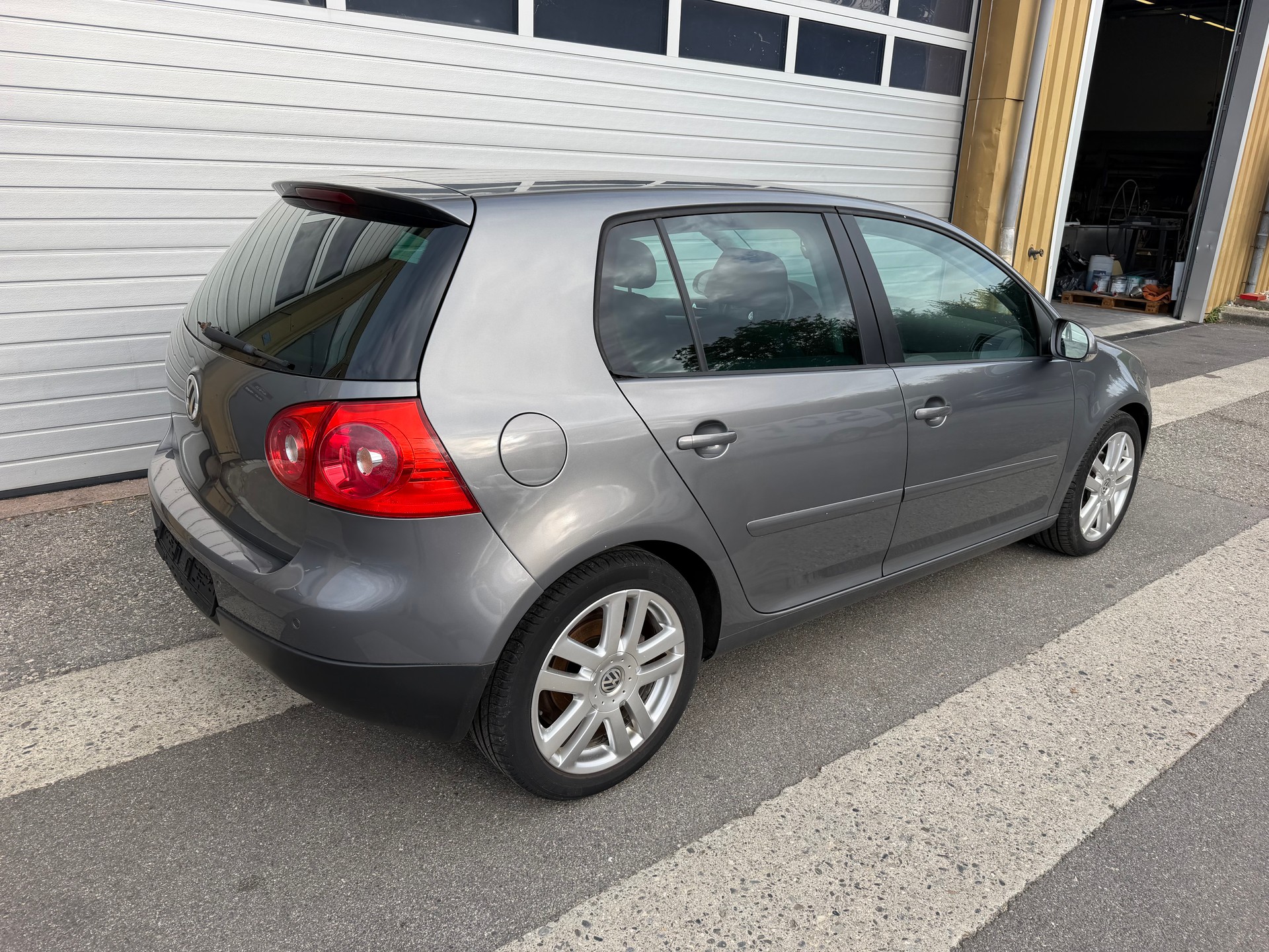 VW Golf 2.0 FSI Comfortline-image-7