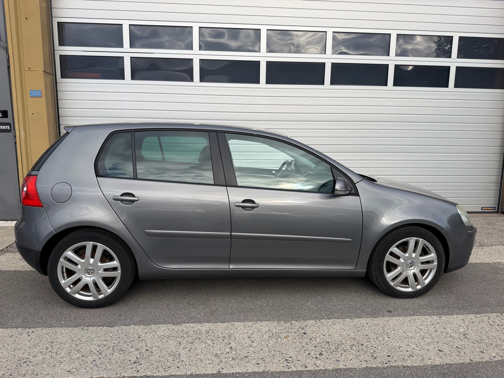 VW Golf 2.0 FSI Comfortline-image-9