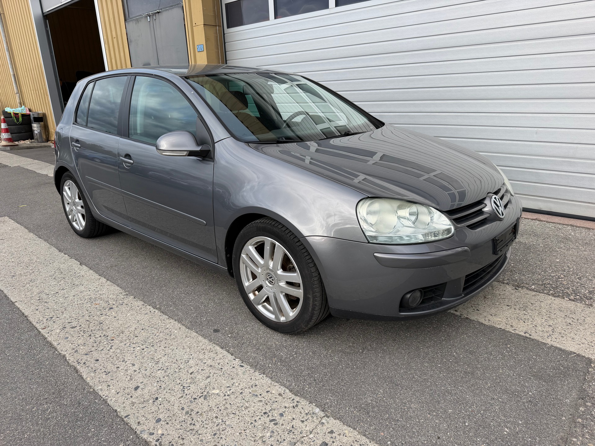 VW Golf 2.0 FSI Comfortline-image-1