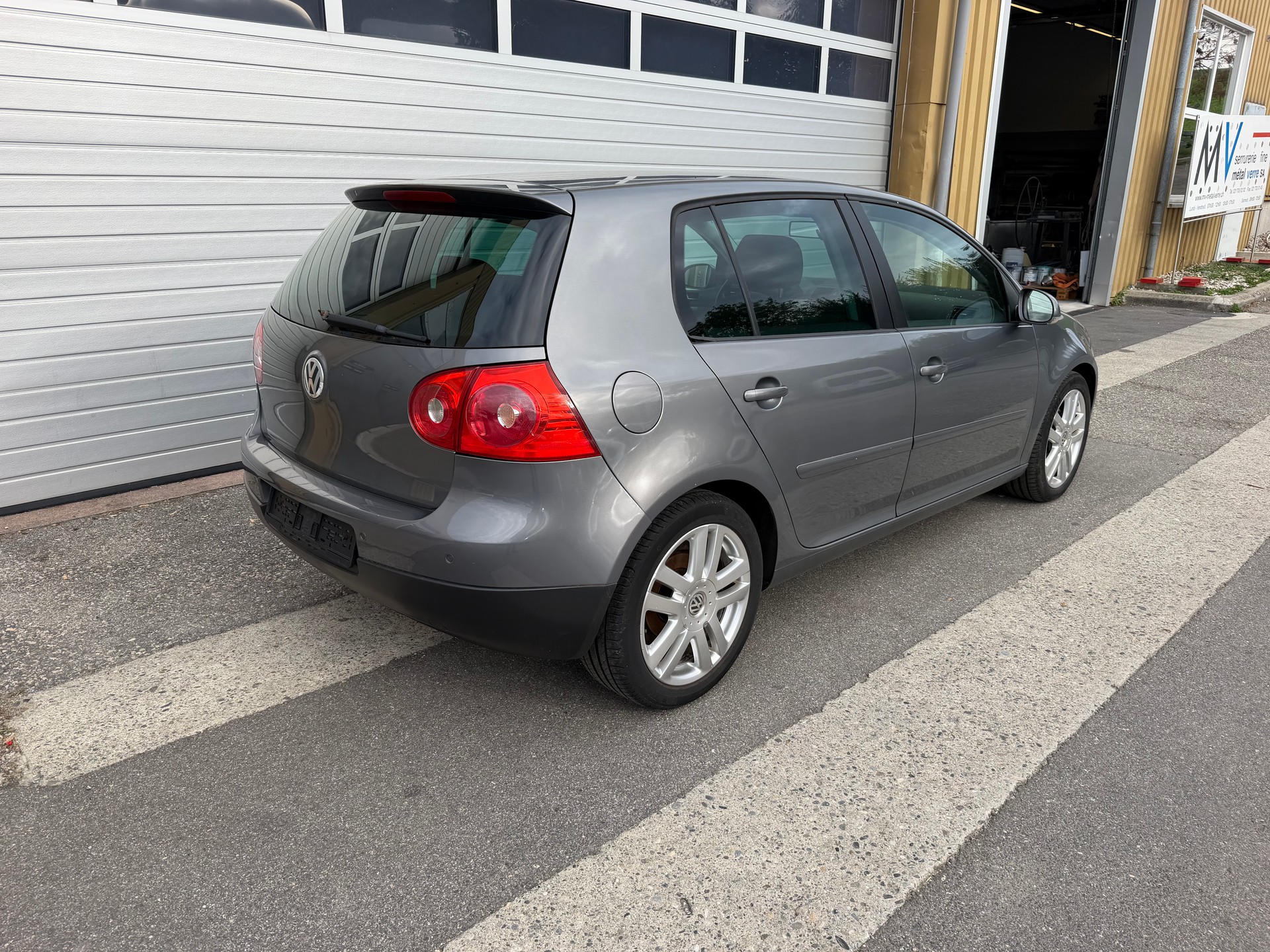 VW Golf 2.0 FSI Comfortline-image-4