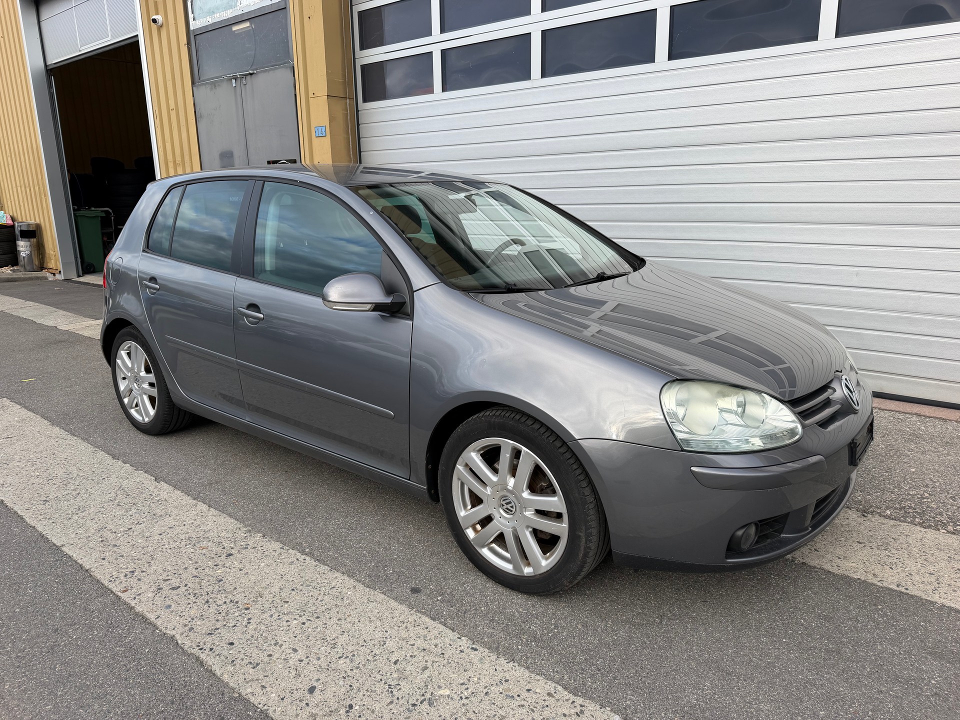 VW Golf 2.0 FSI Comfortline-image-8